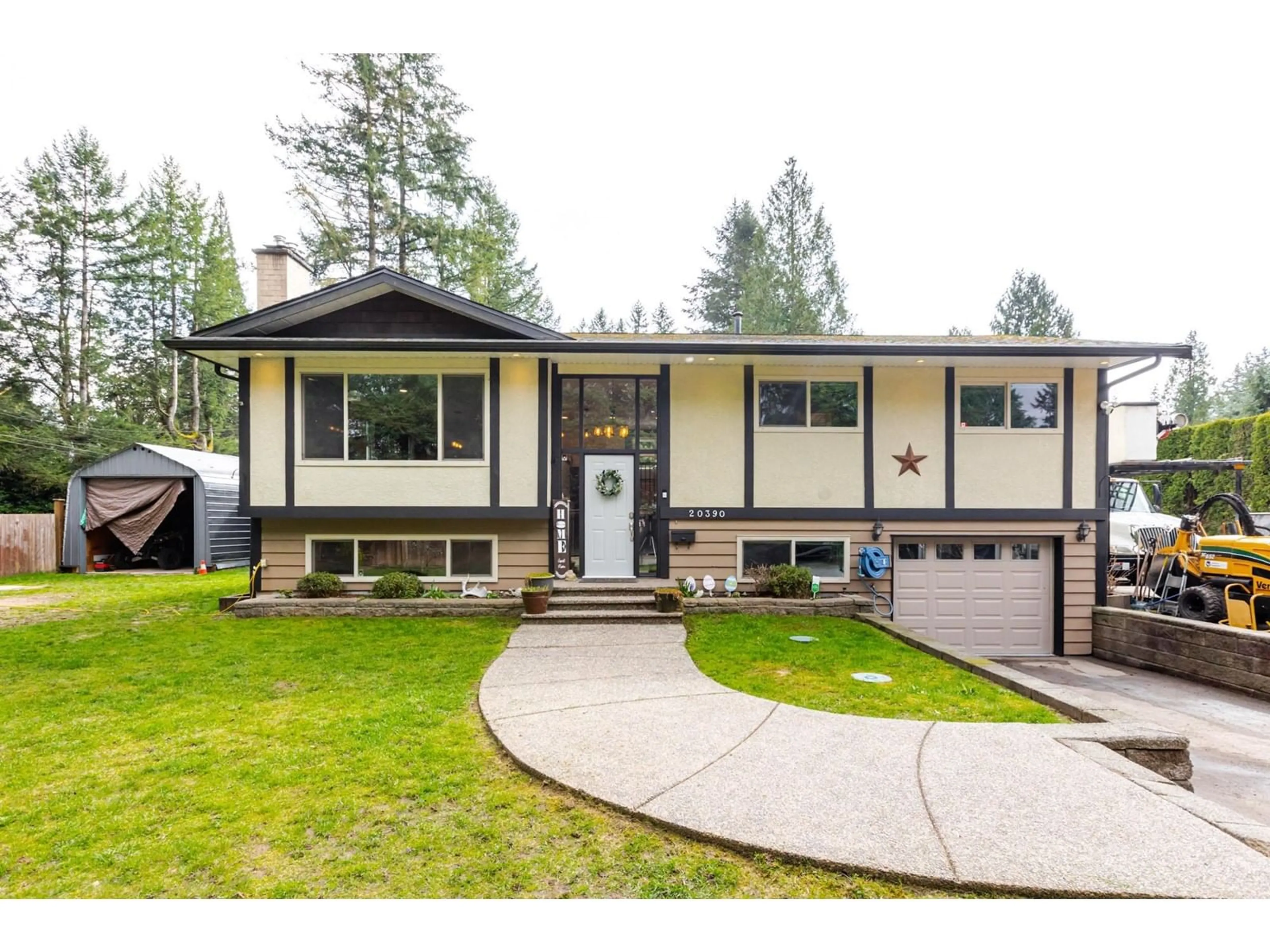 Home with vinyl exterior material, street for 20390 42, Langley British Columbia V3A3A7