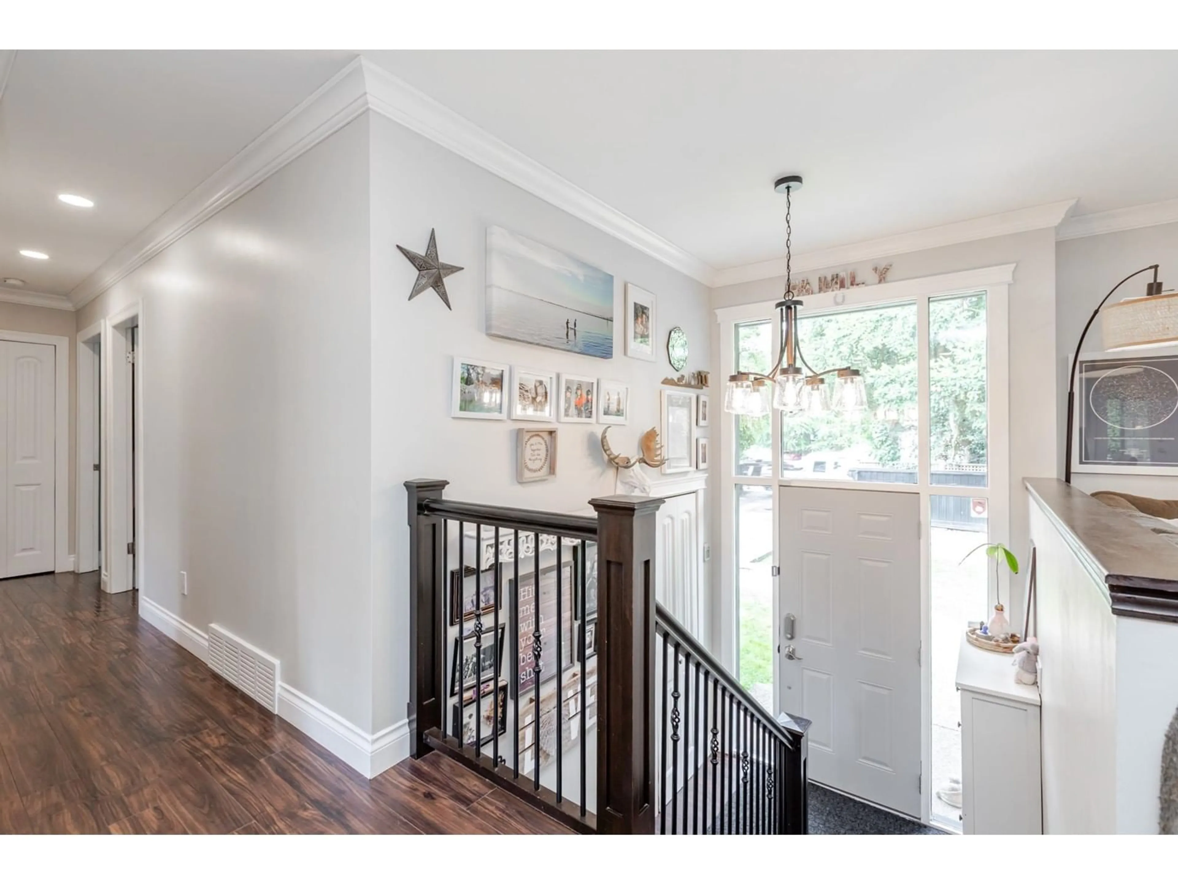 Indoor entryway for 20390 42, Langley British Columbia V3A3A7