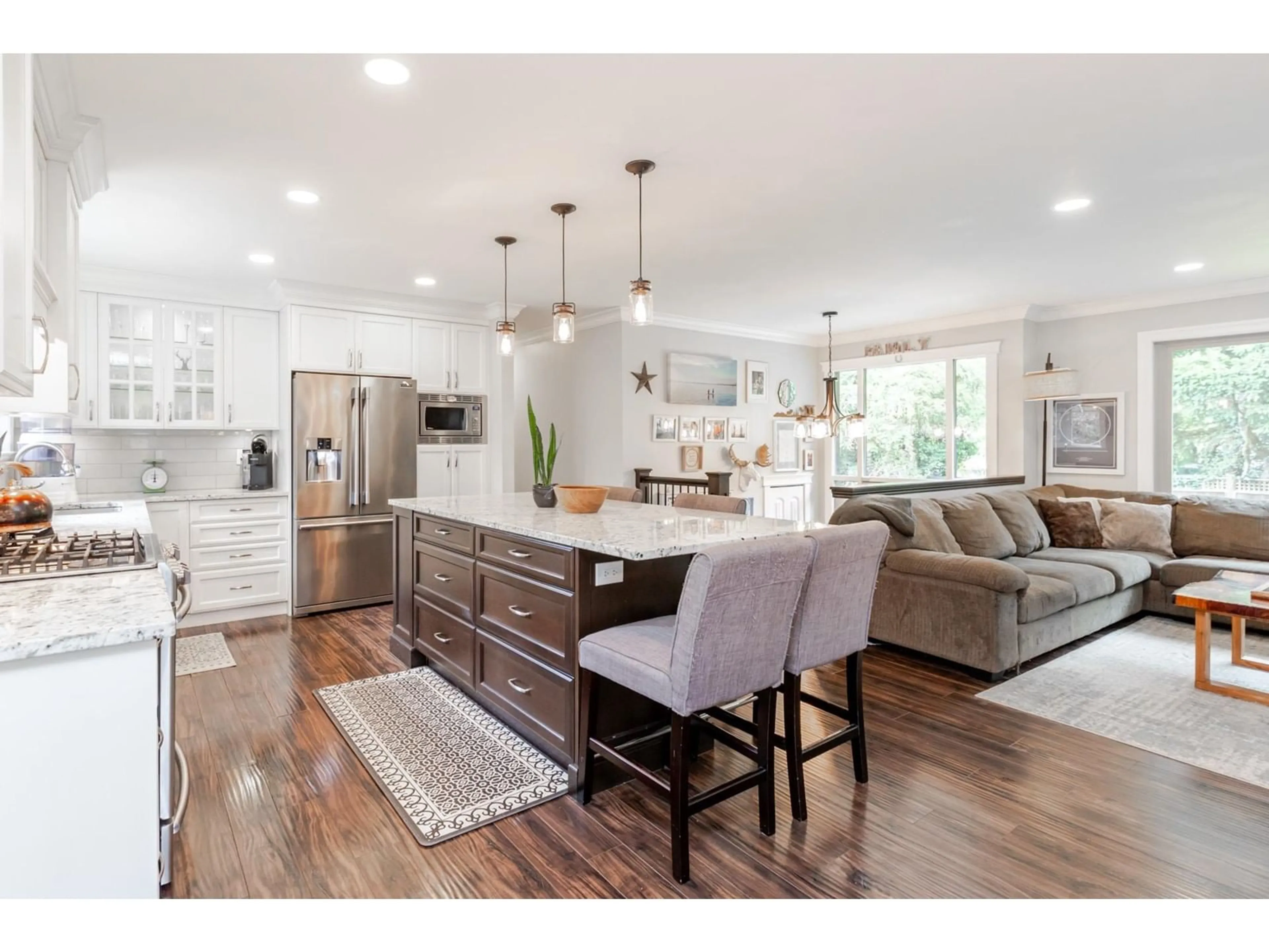 Open concept kitchen, wood/laminate floor for 20390 42, Langley British Columbia V3A3A7