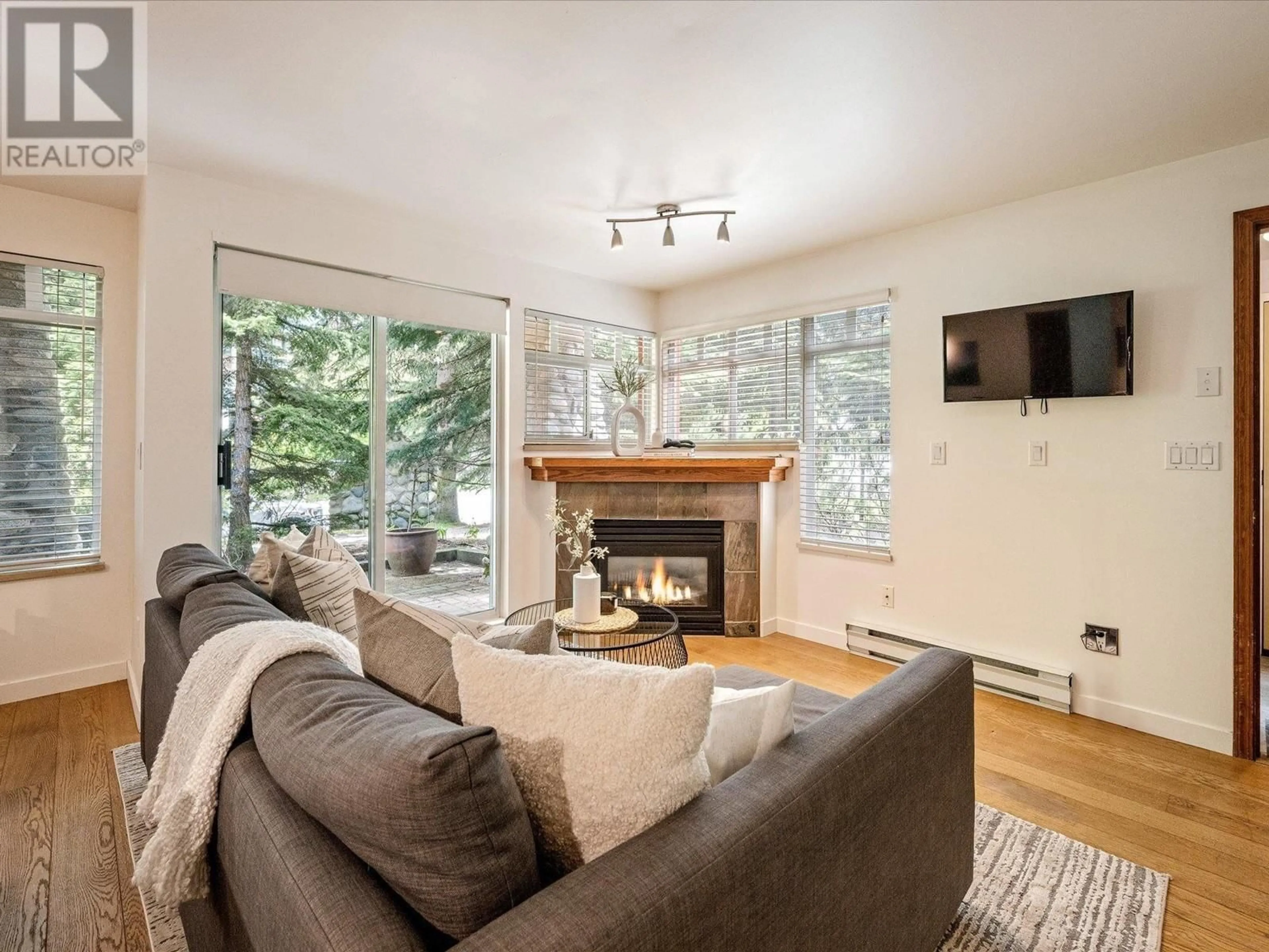 Living room with furniture, unknown for 25 - 4325 NORTHLANDS BOULEVARD, Whistler British Columbia V0N1B4