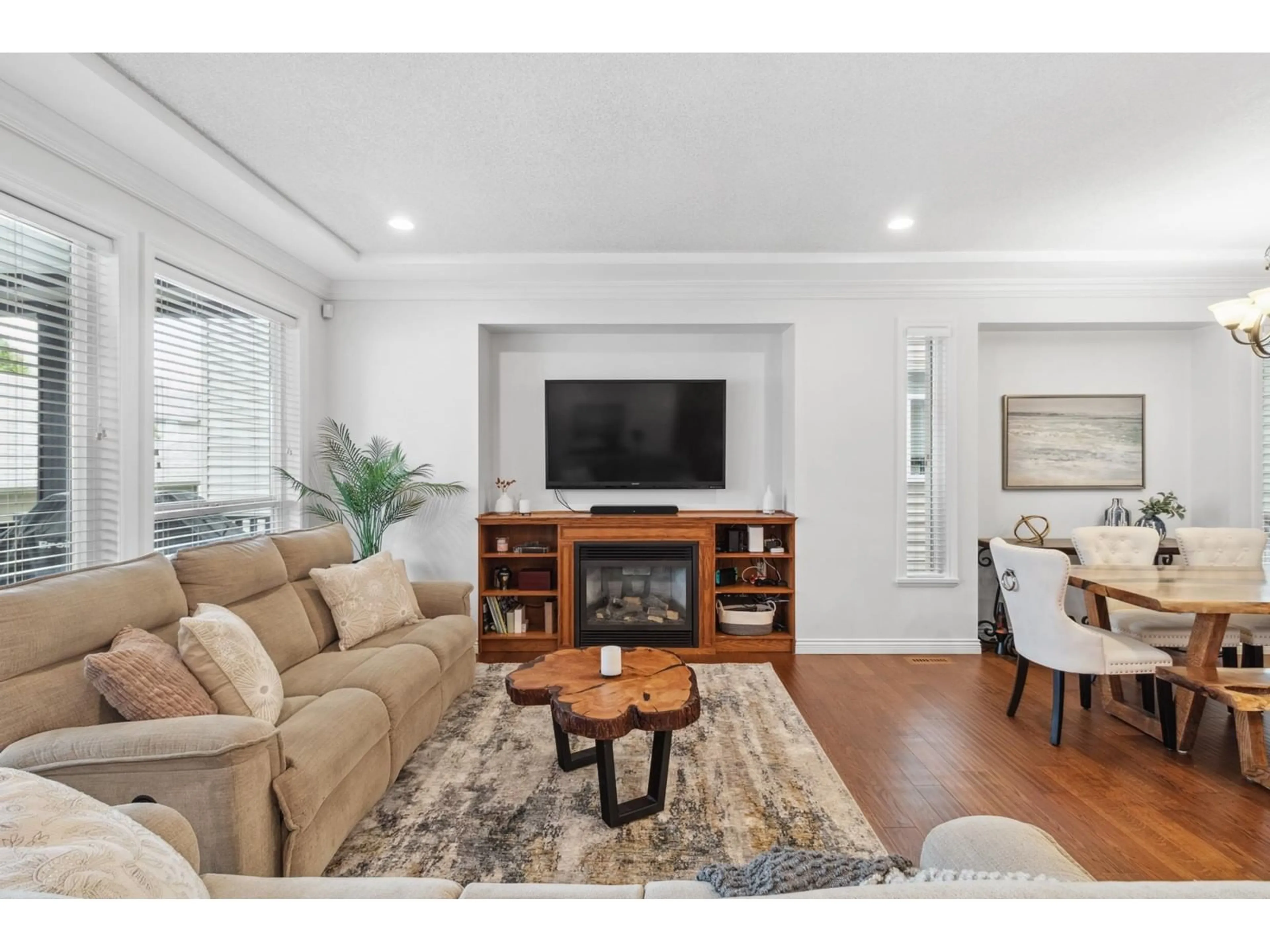 Living room with furniture, unknown for 21215 83, Langley British Columbia V2Y0C2