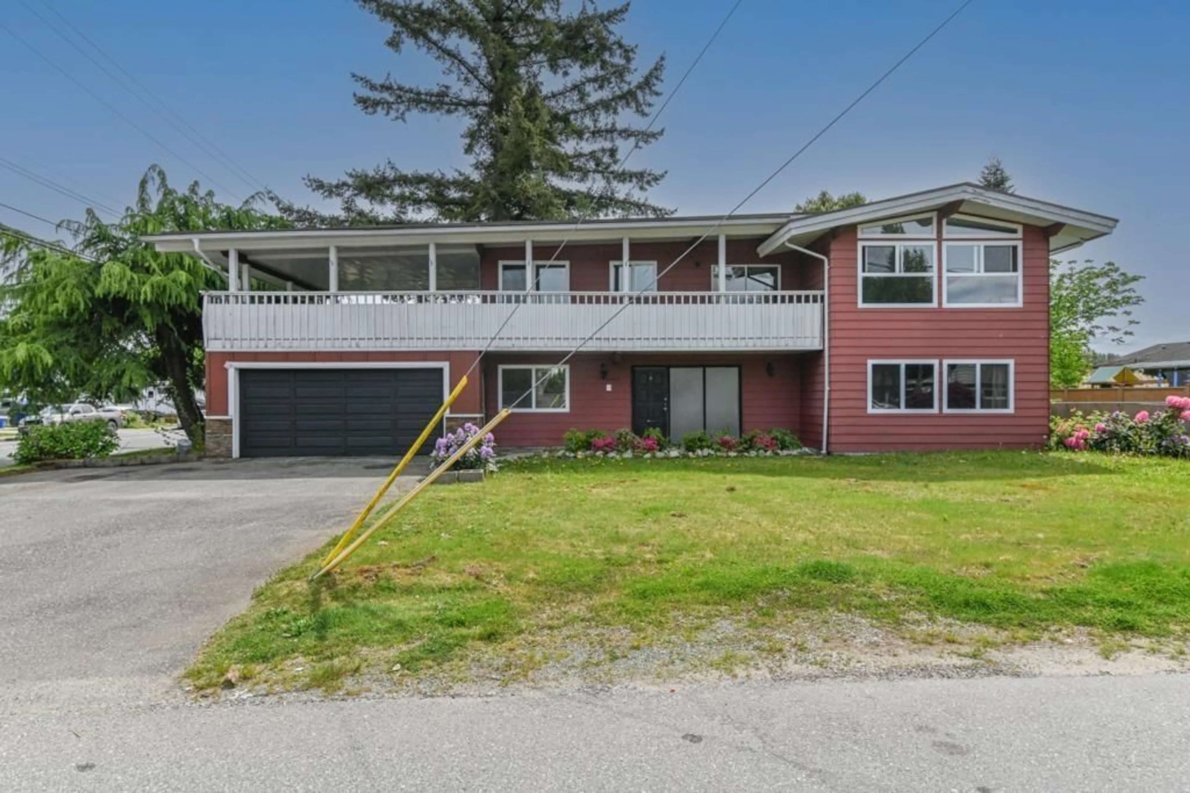 A pic from outside/outdoor area/front of a property/back of a property/a pic from drone, street for 31988 ORIOLE, Mission British Columbia V2V1Y6