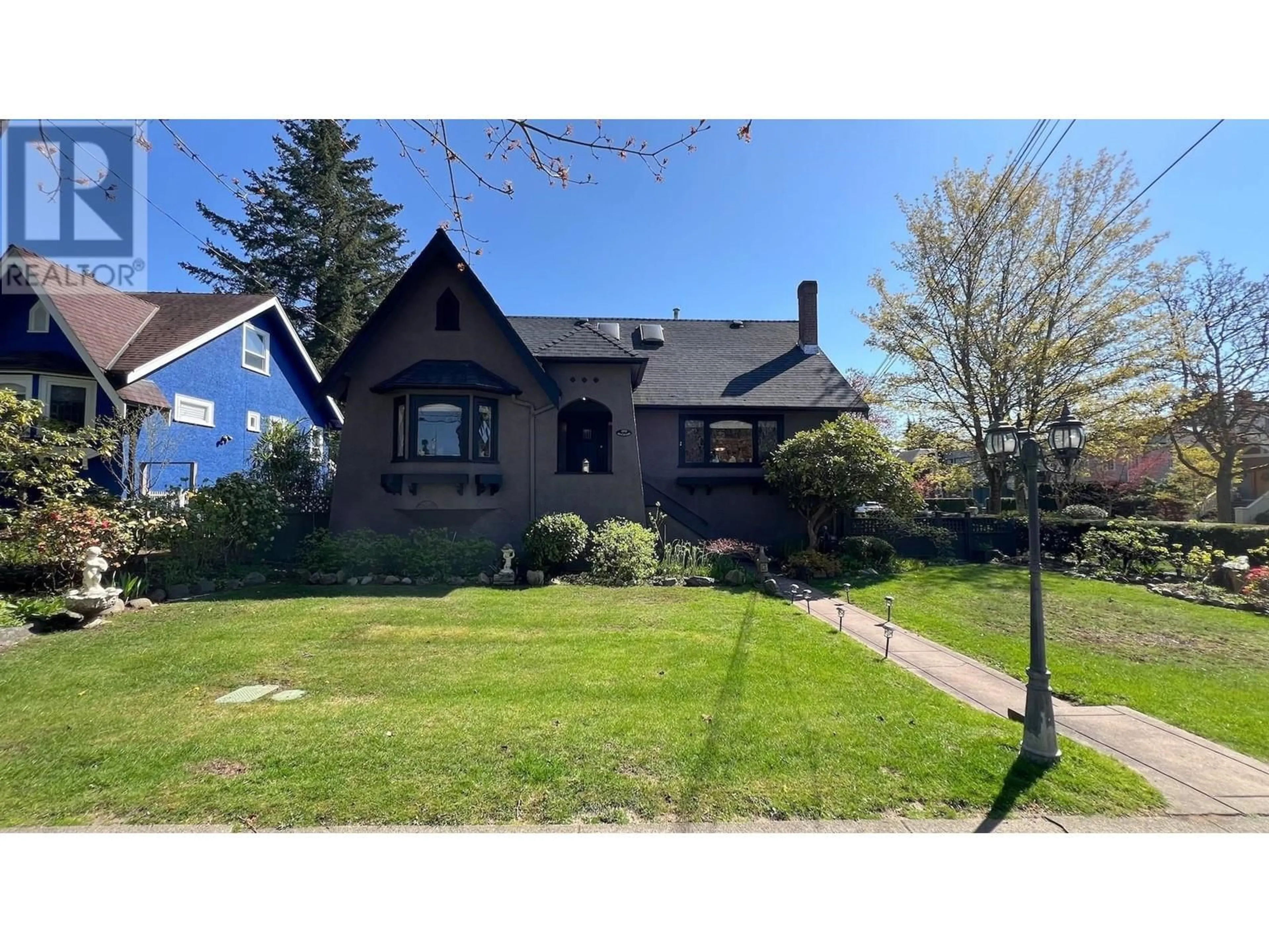 A pic from outside/outdoor area/front of a property/back of a property/a pic from drone, street for 3090 DISCOVERY STREET, Vancouver British Columbia V6R3Y7