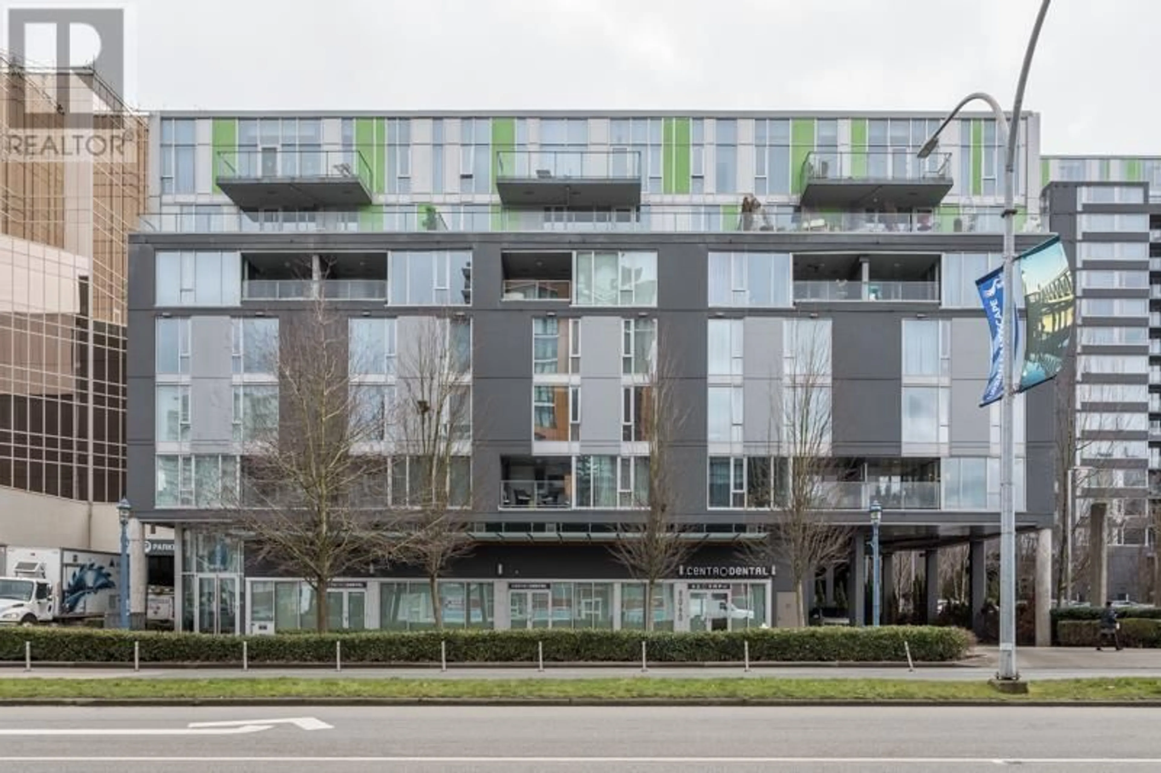 Patio, building for 3001 - 8080 GRANVILLE AVENUE, Richmond British Columbia V6Y1P3