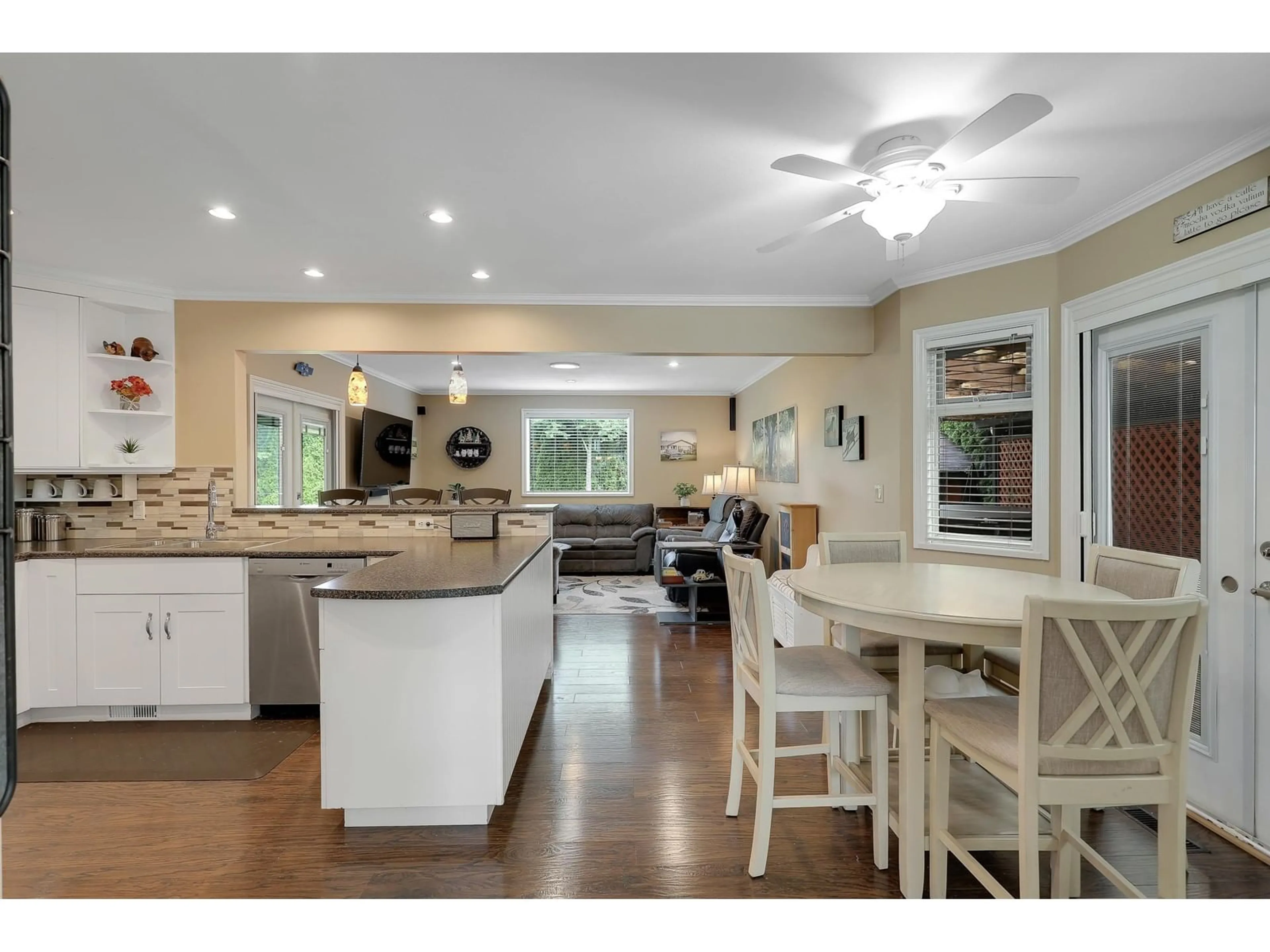 Open concept kitchen, unknown for 6359 172A, Surrey British Columbia V3S6V4