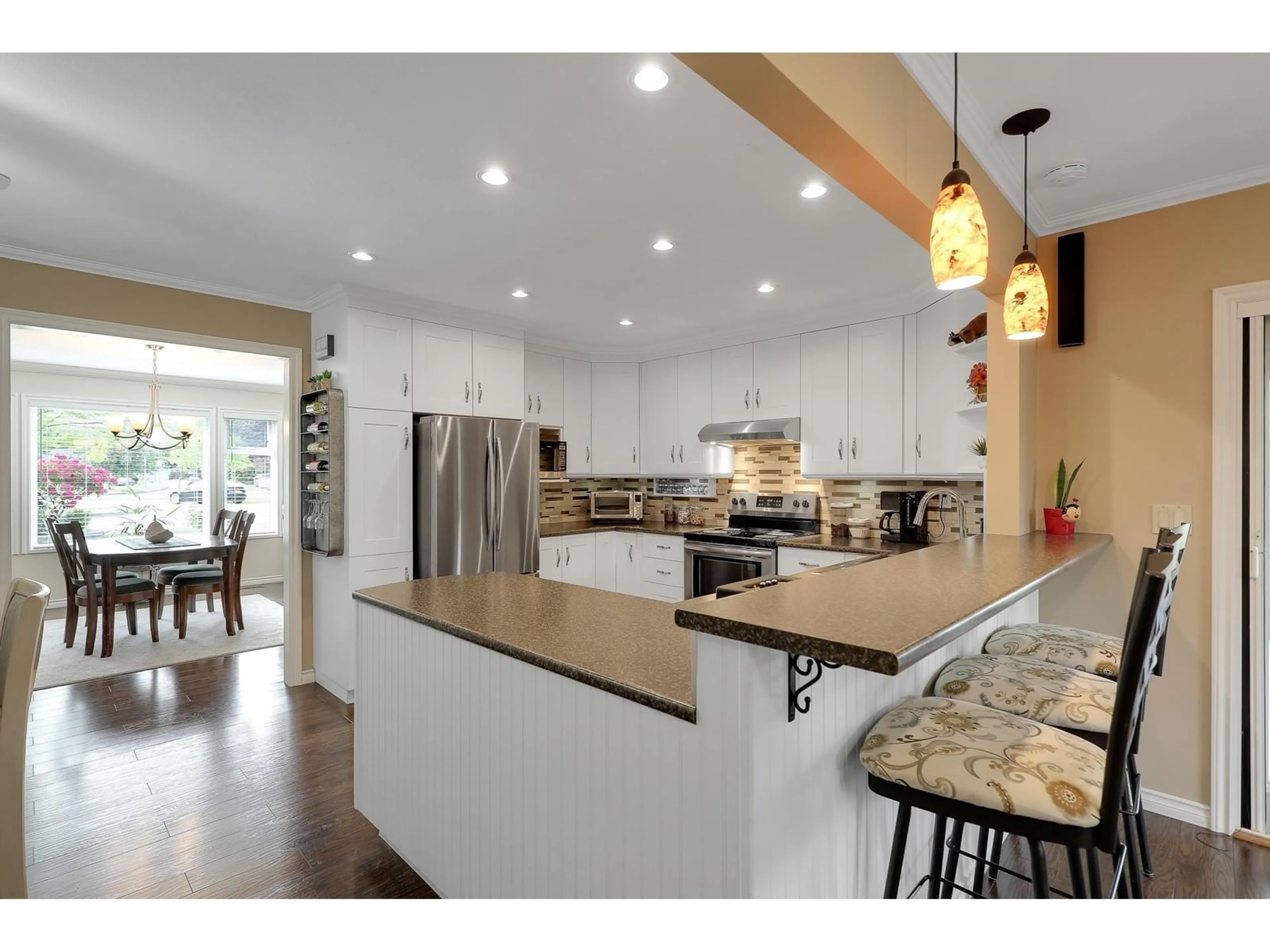 Open concept kitchen, wood/laminate floor for 6359 172A, Surrey British Columbia V3S6V4
