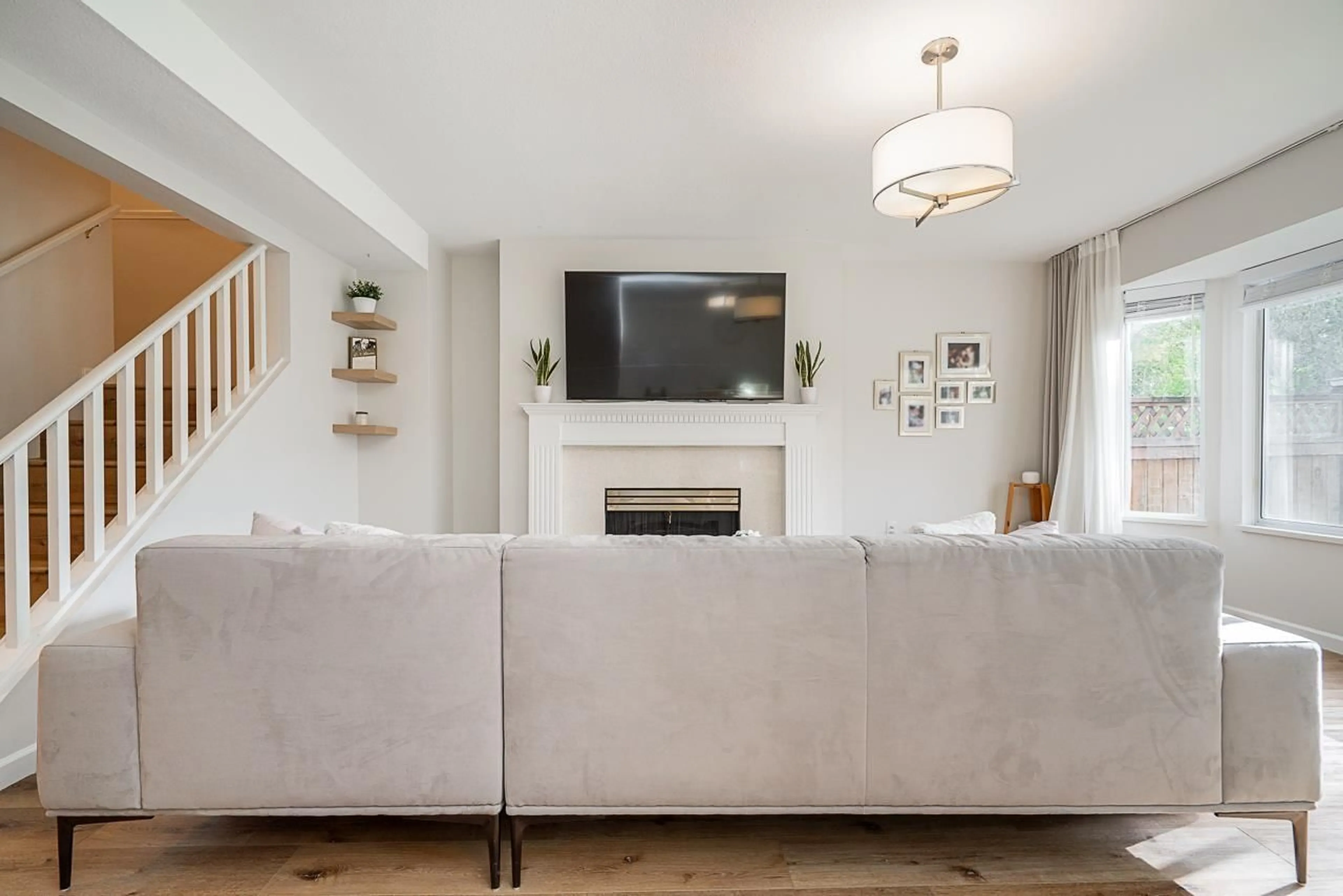 Living room with furniture, unknown for 46 - 8863 216, Langley British Columbia V1M2G9