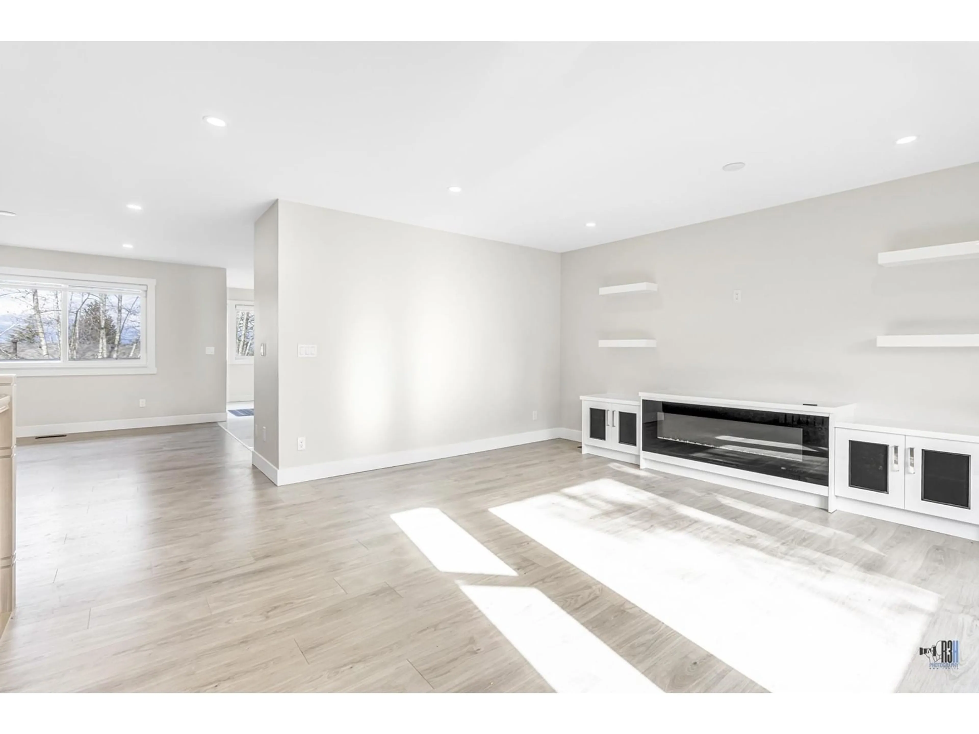A pic of a room for 15285 28, Surrey British Columbia V4P1G3