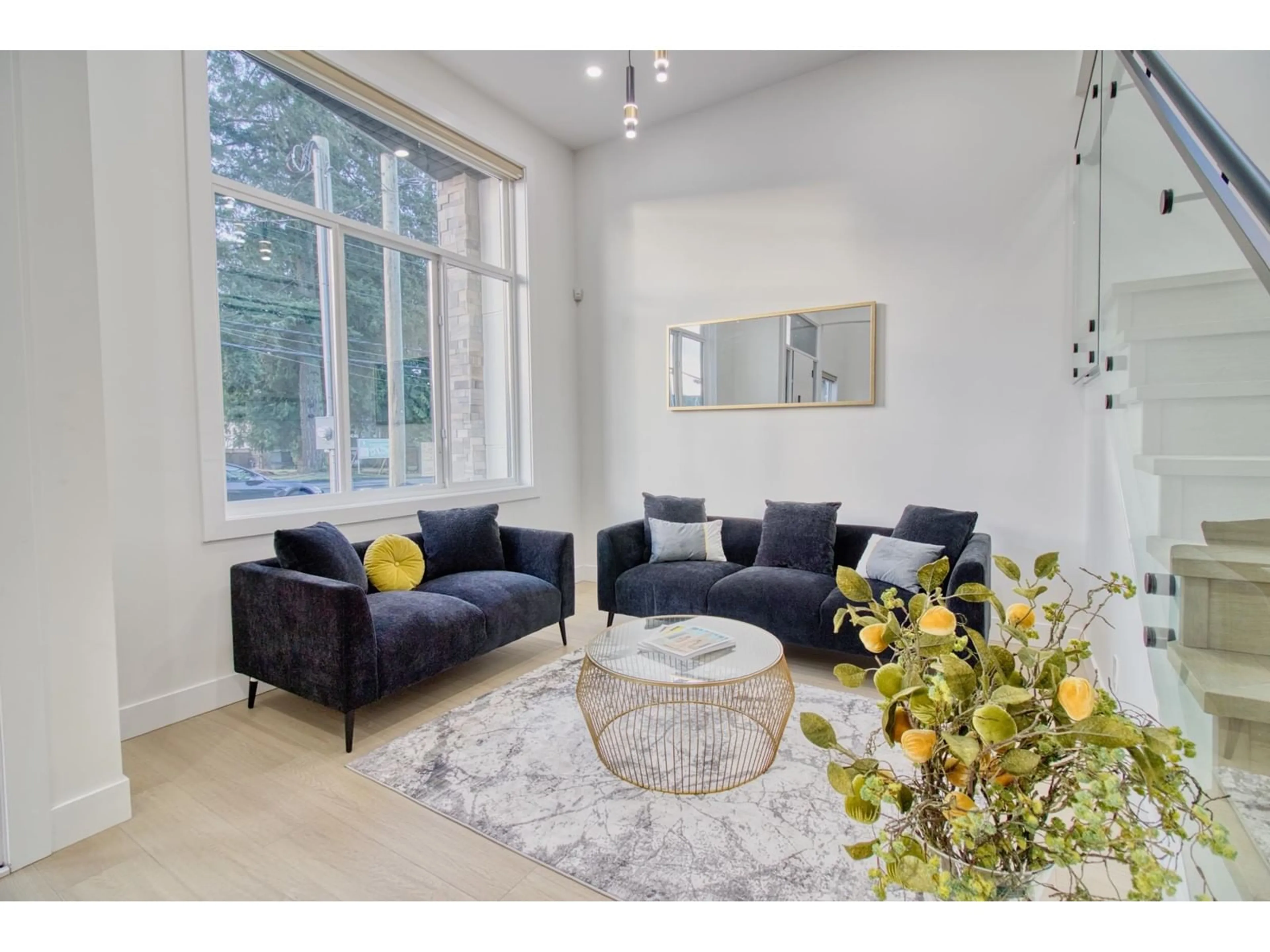 Living room with furniture, unknown for 9112 156, Surrey British Columbia V3R5Y8