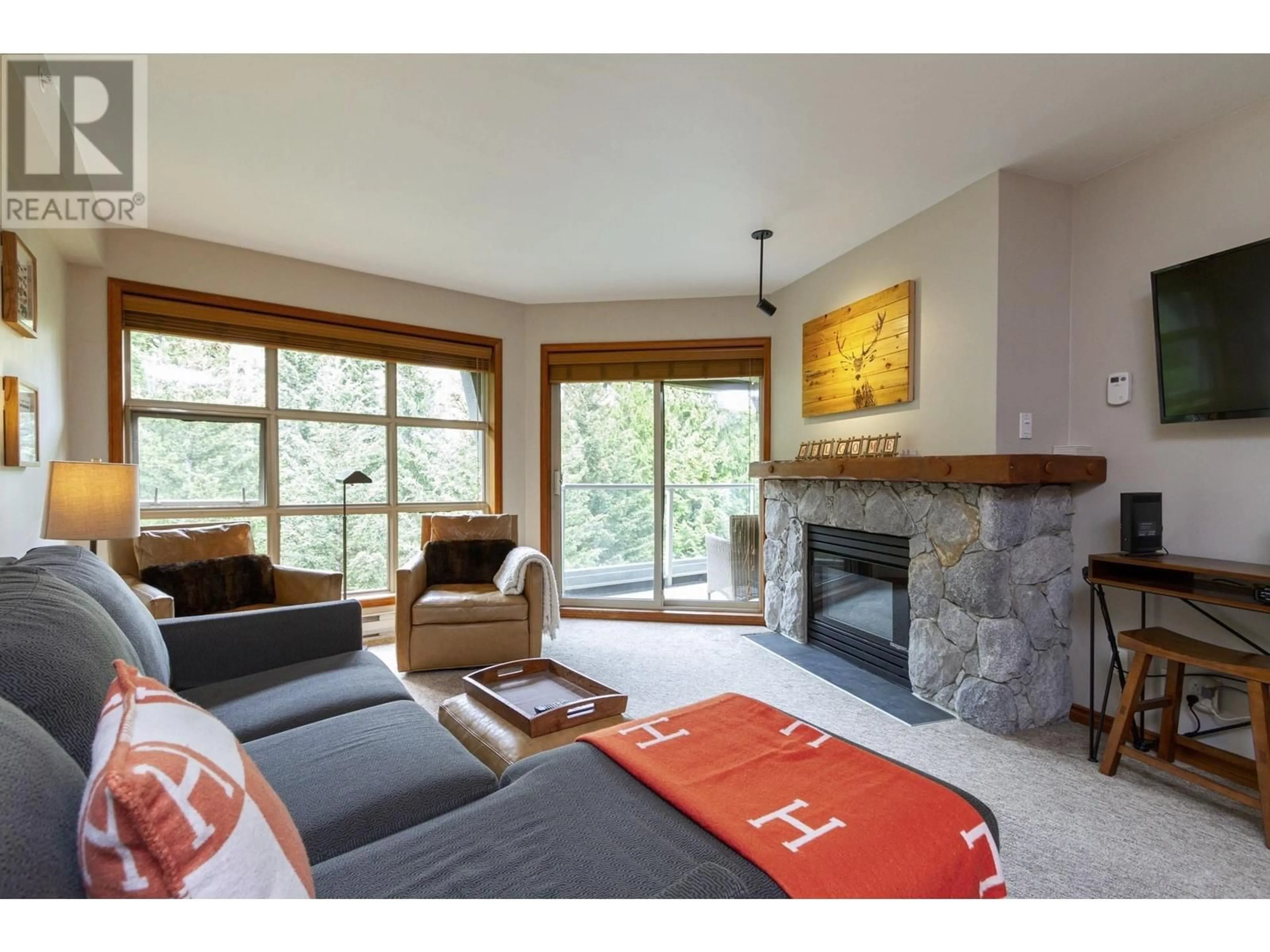Living room with furniture, unknown for 545 - 4800 SPEARHEAD DRIVE, Whistler British Columbia V8E1G1