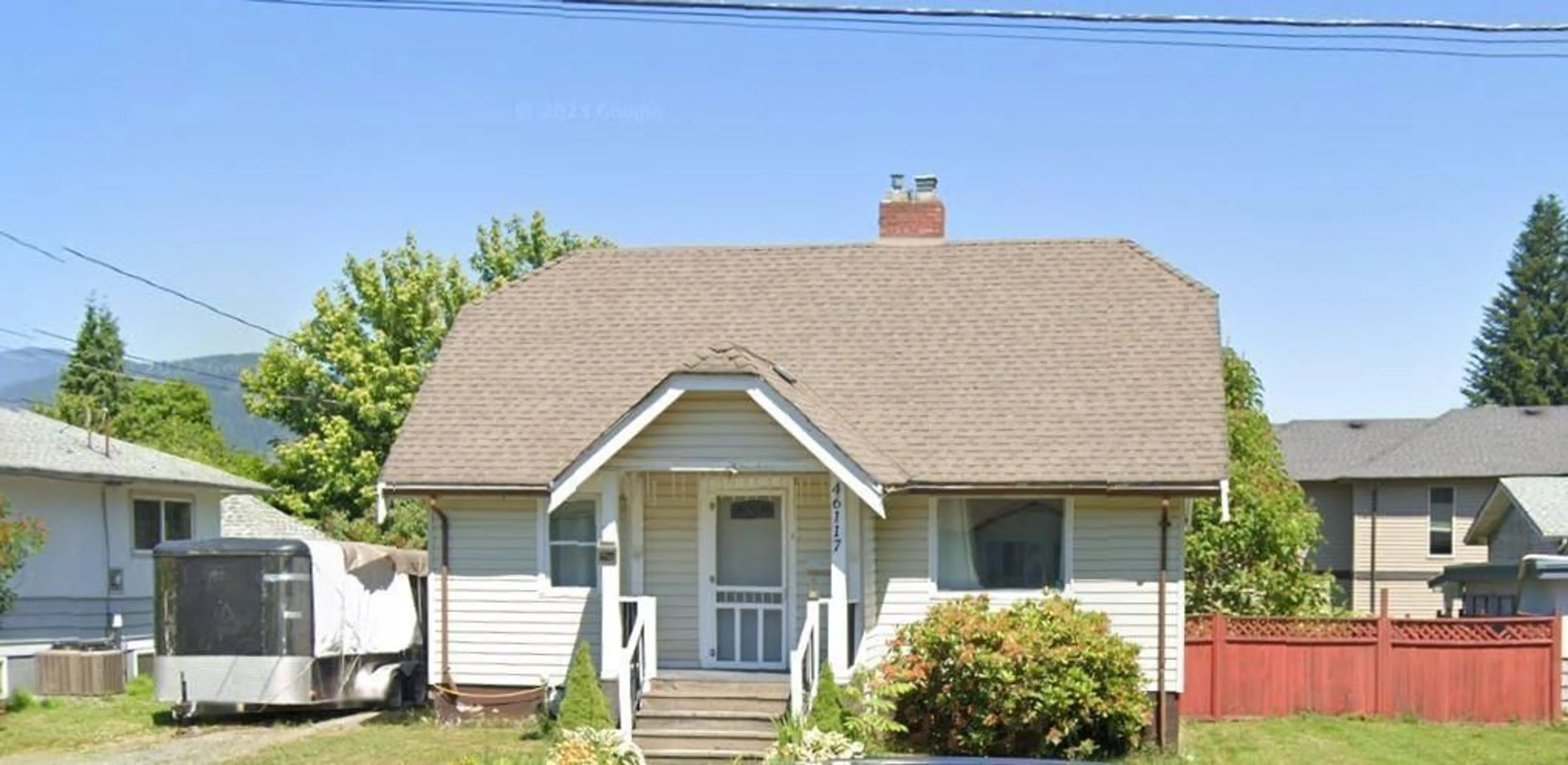 Home with vinyl exterior material, street for 46117 REECE AVENUE, Chilliwack British Columbia V2P3A6