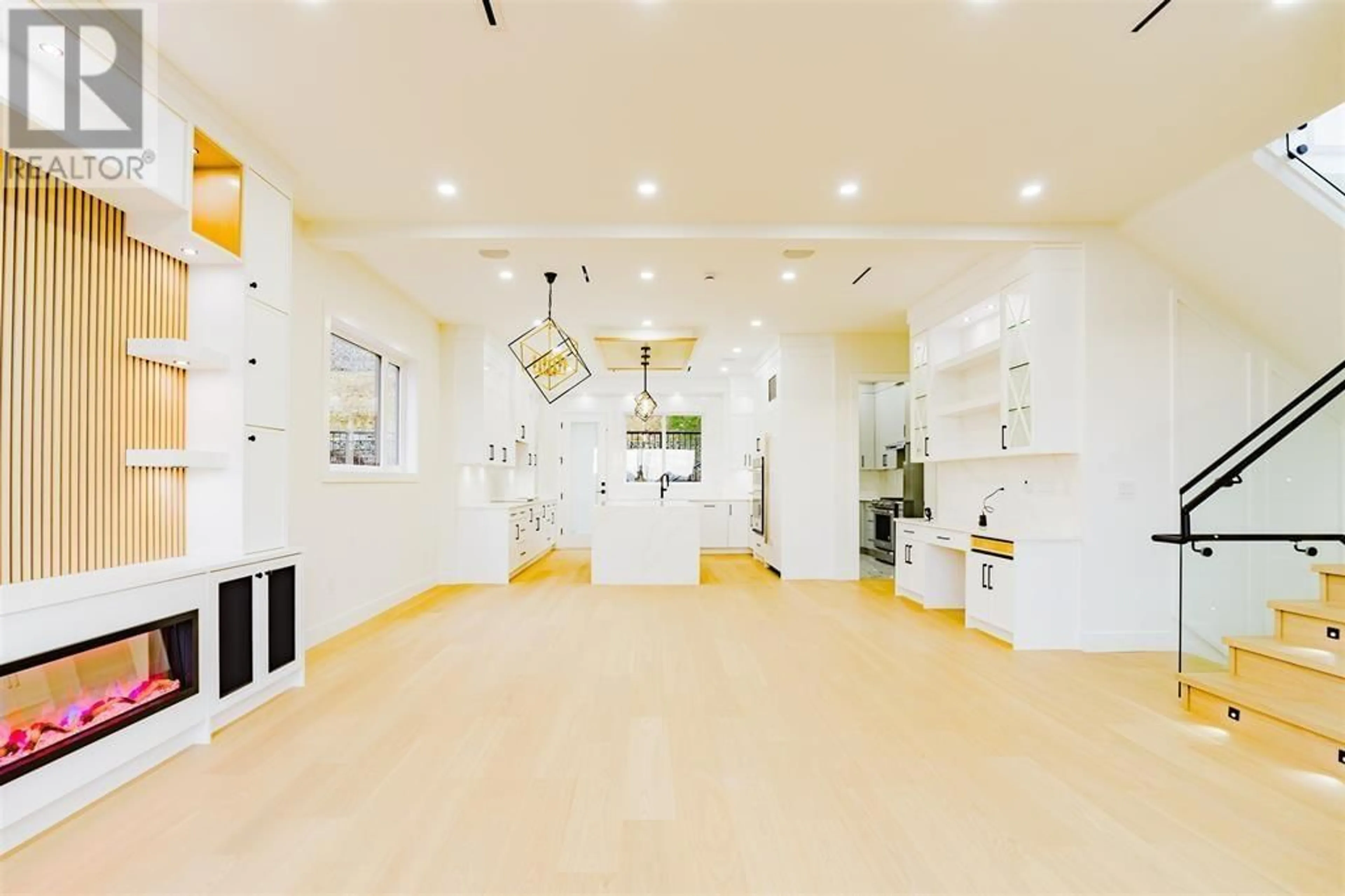 Indoor foyer for 2267 MONASHEE COURT, Coquitlam British Columbia V3K6T2