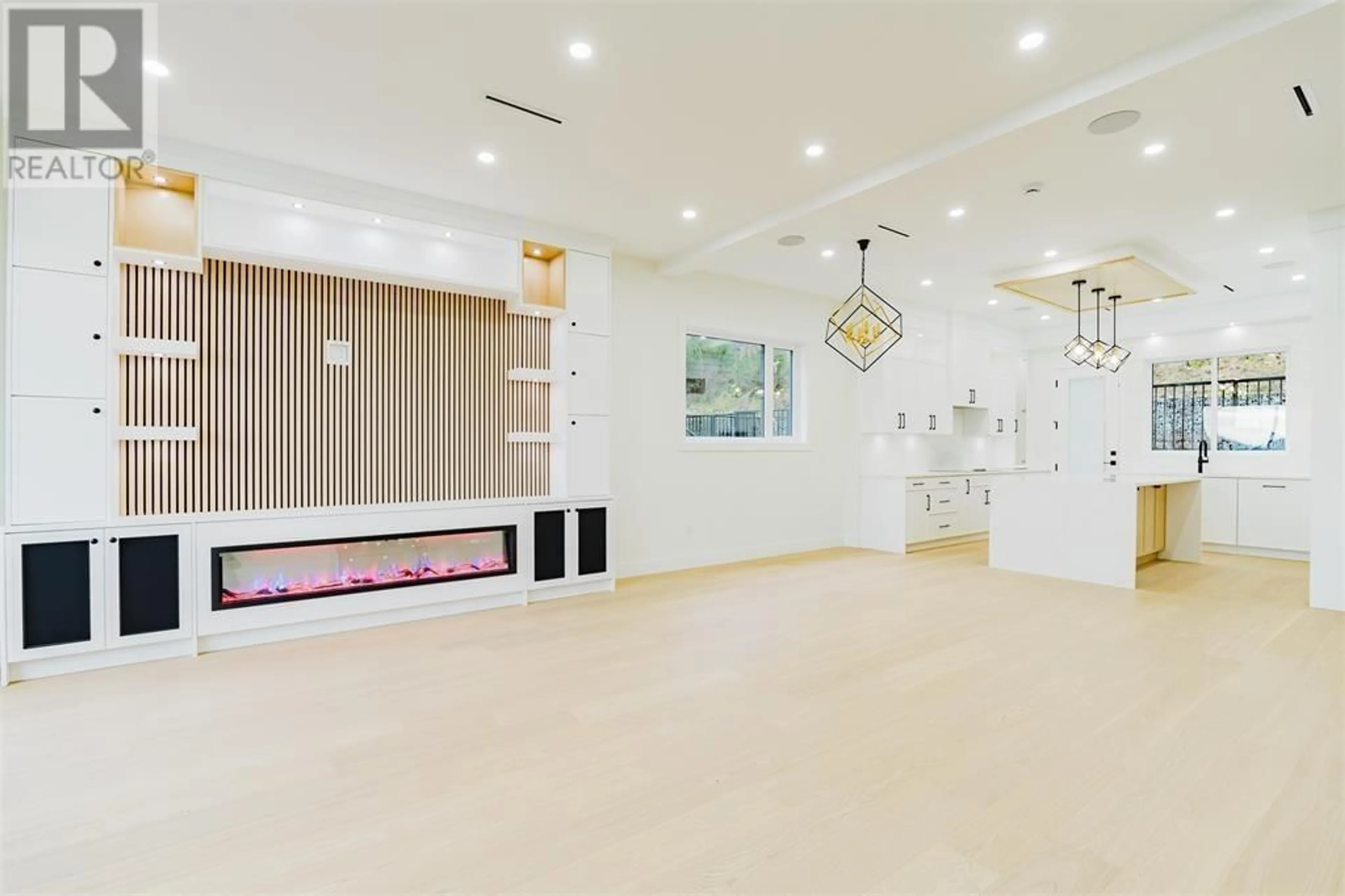 Indoor foyer for 2267 MONASHEE COURT, Coquitlam British Columbia V3K6T2
