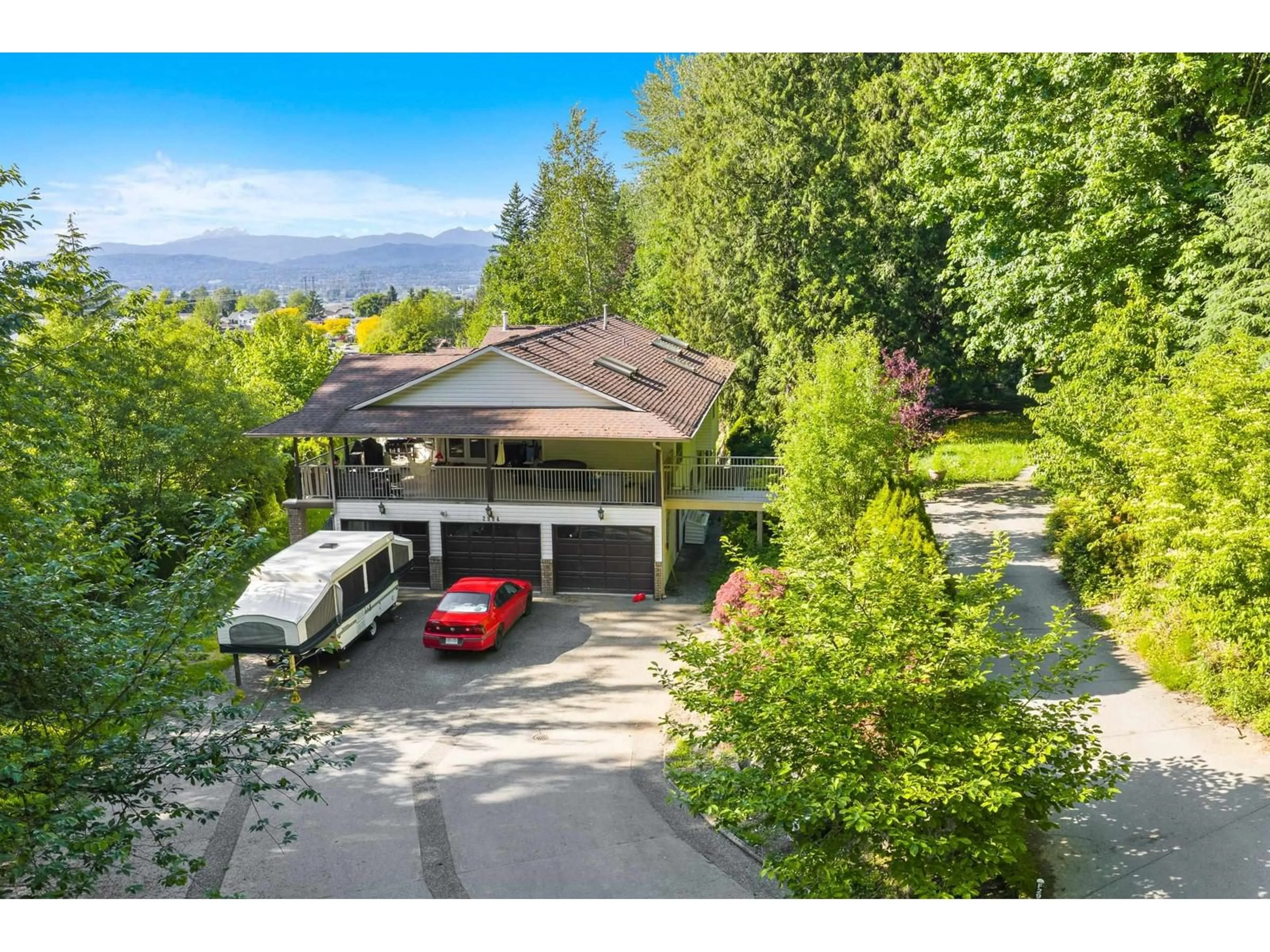 A pic from outside/outdoor area/front of a property/back of a property/a pic from drone, mountain view for F - 2904 GLENCOE, Abbotsford British Columbia V3G1H5