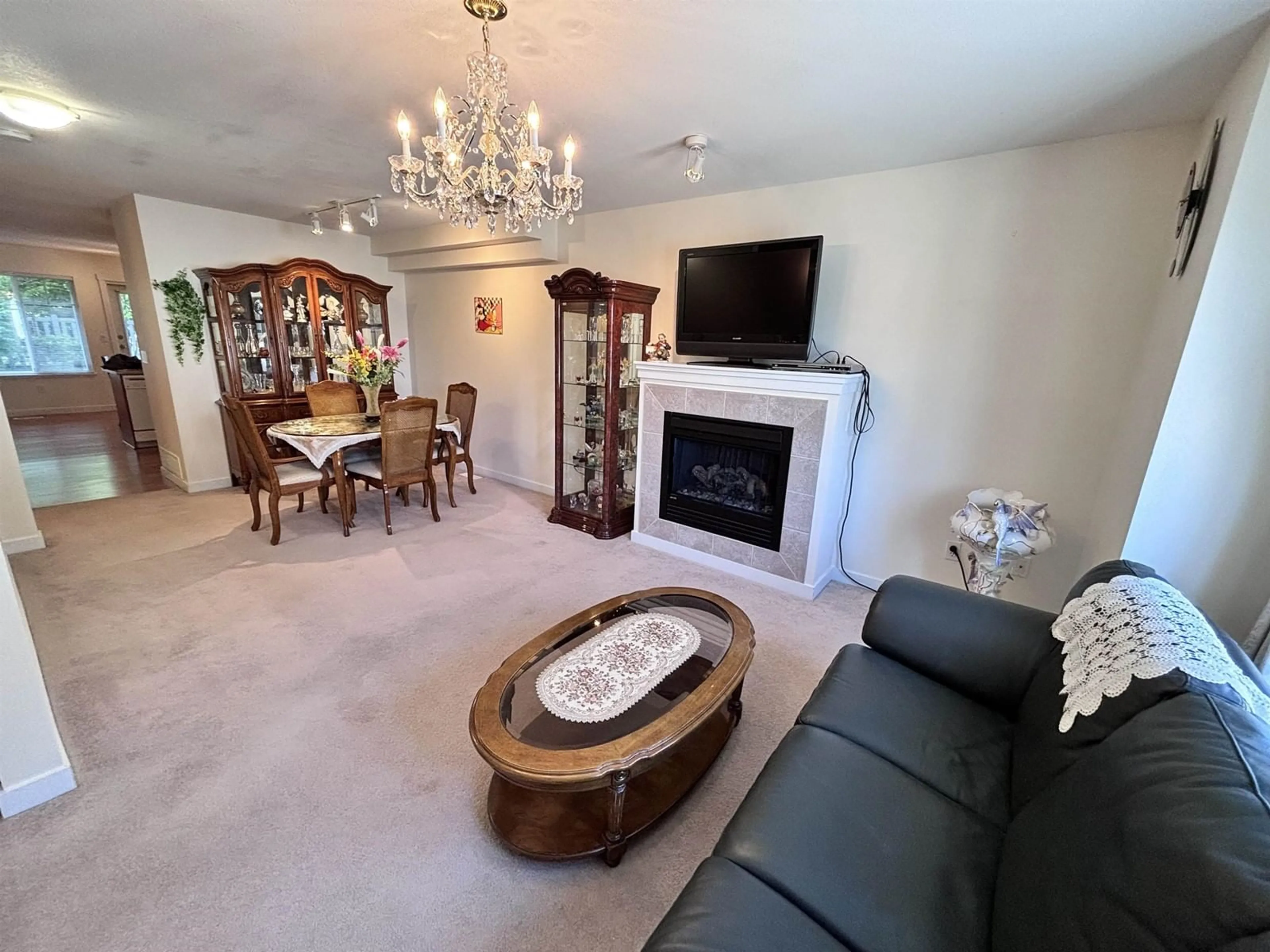 Living room with furniture, unknown for 36 - 12040 68, Surrey British Columbia V3W1P5