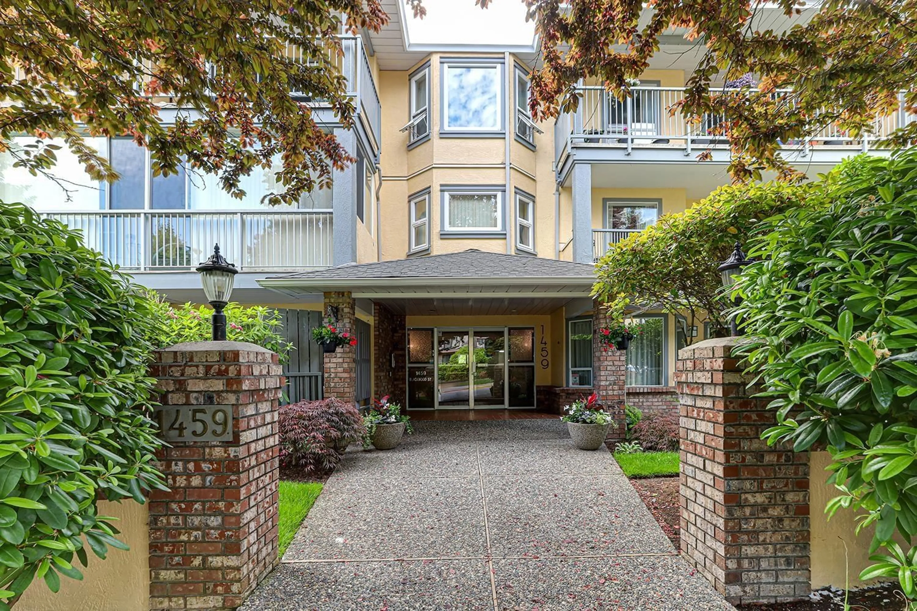 Unknown for 105 - 1459 BLACKWOOD, White Rock British Columbia V4B3V6