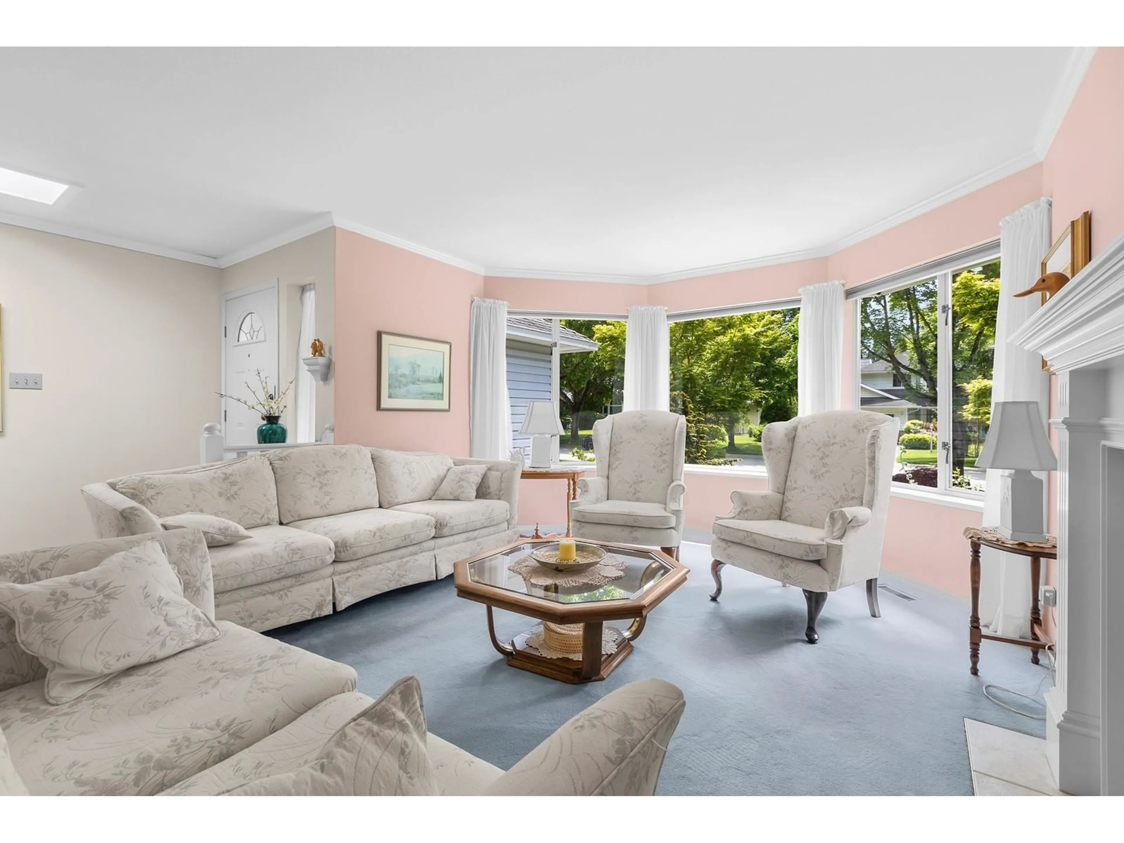 Living room with furniture, unknown for 12623 24A, Surrey British Columbia V4A8H8