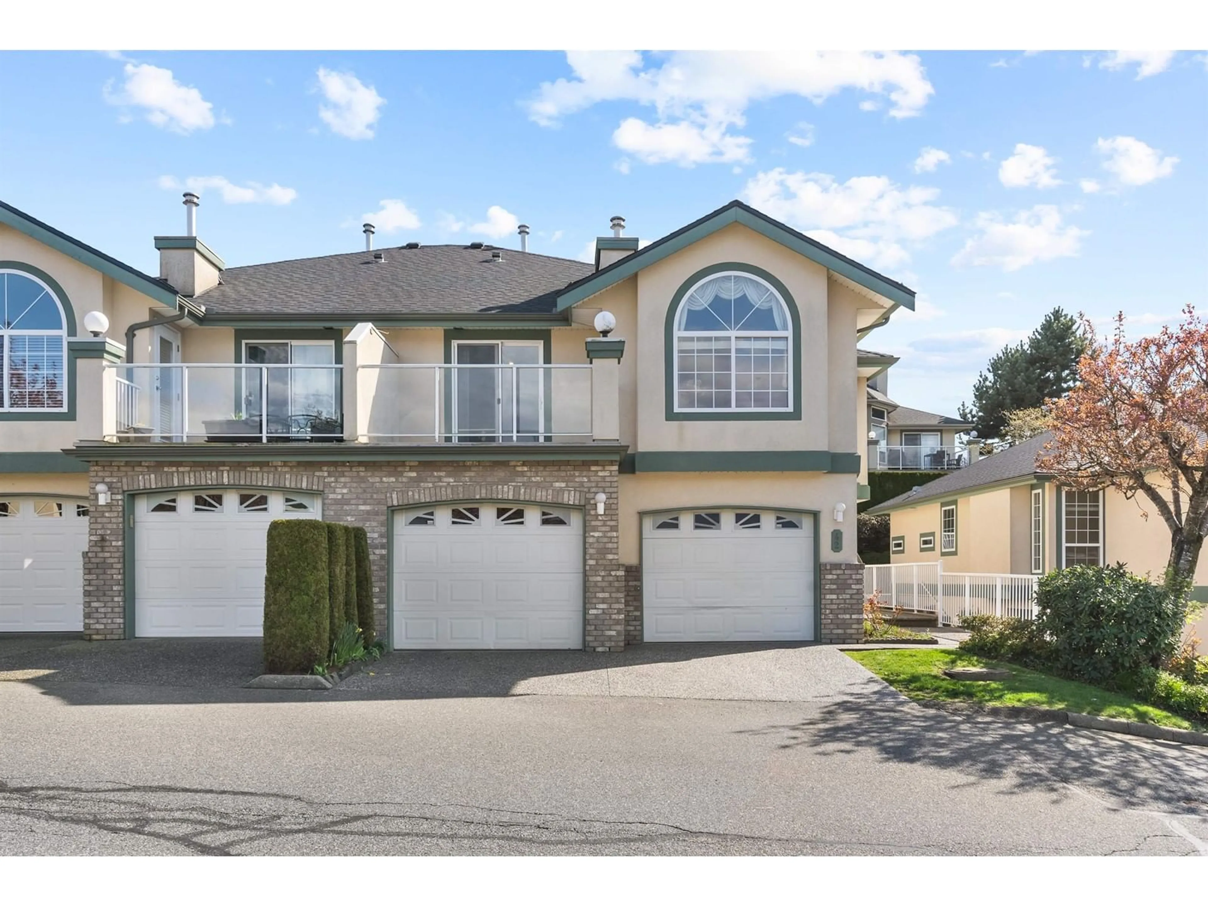 Home with vinyl exterior material, street for 42 - 32777 CHILCOTIN, Abbotsford British Columbia V2T5W4