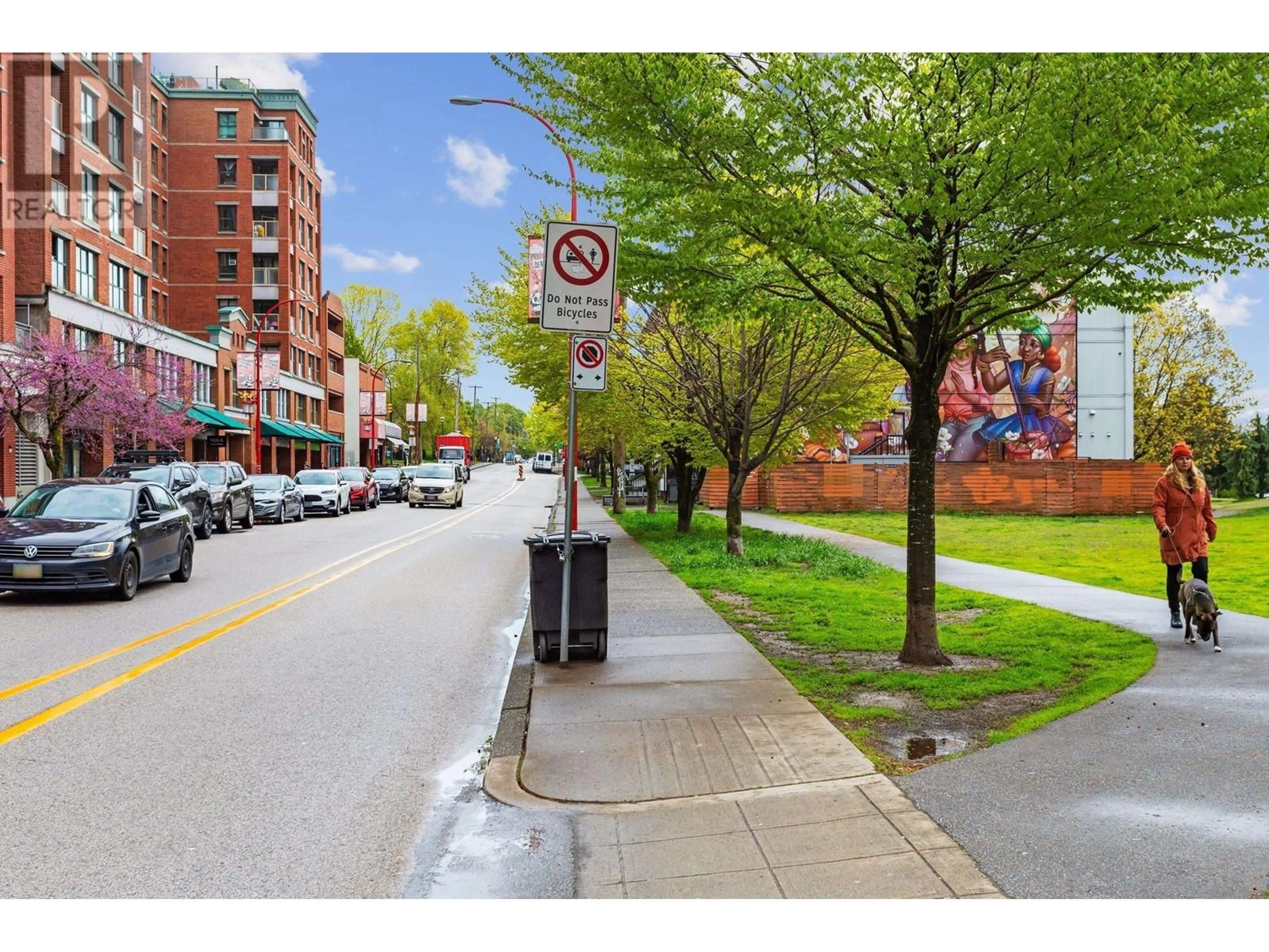 Parking for 212 - 221 UNION STREET, Vancouver British Columbia V6A0B4
