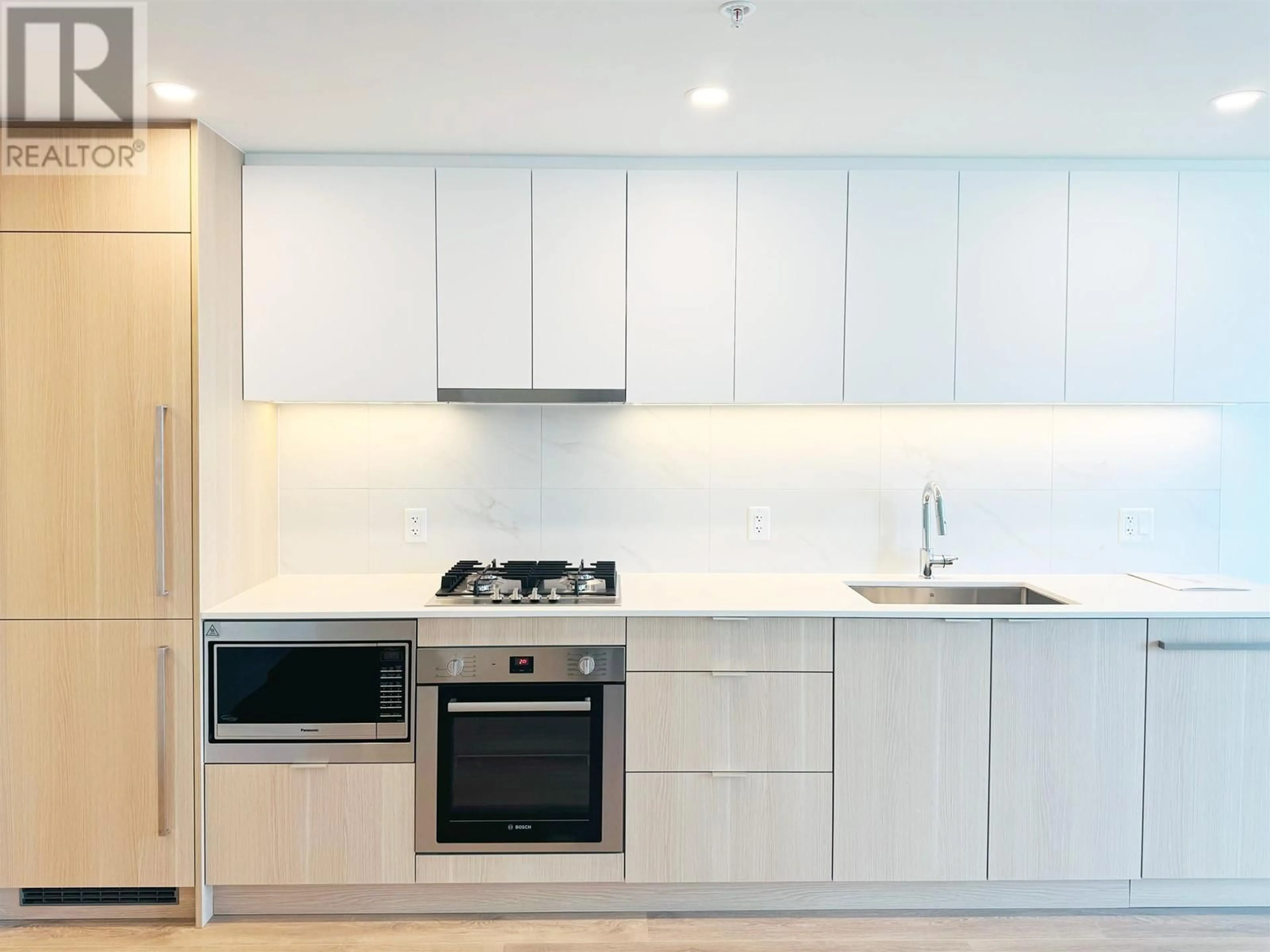 Standard kitchen, wood/laminate floor for 2405 - 308 ALDERSON AVENUE, Coquitlam British Columbia V3K0J2