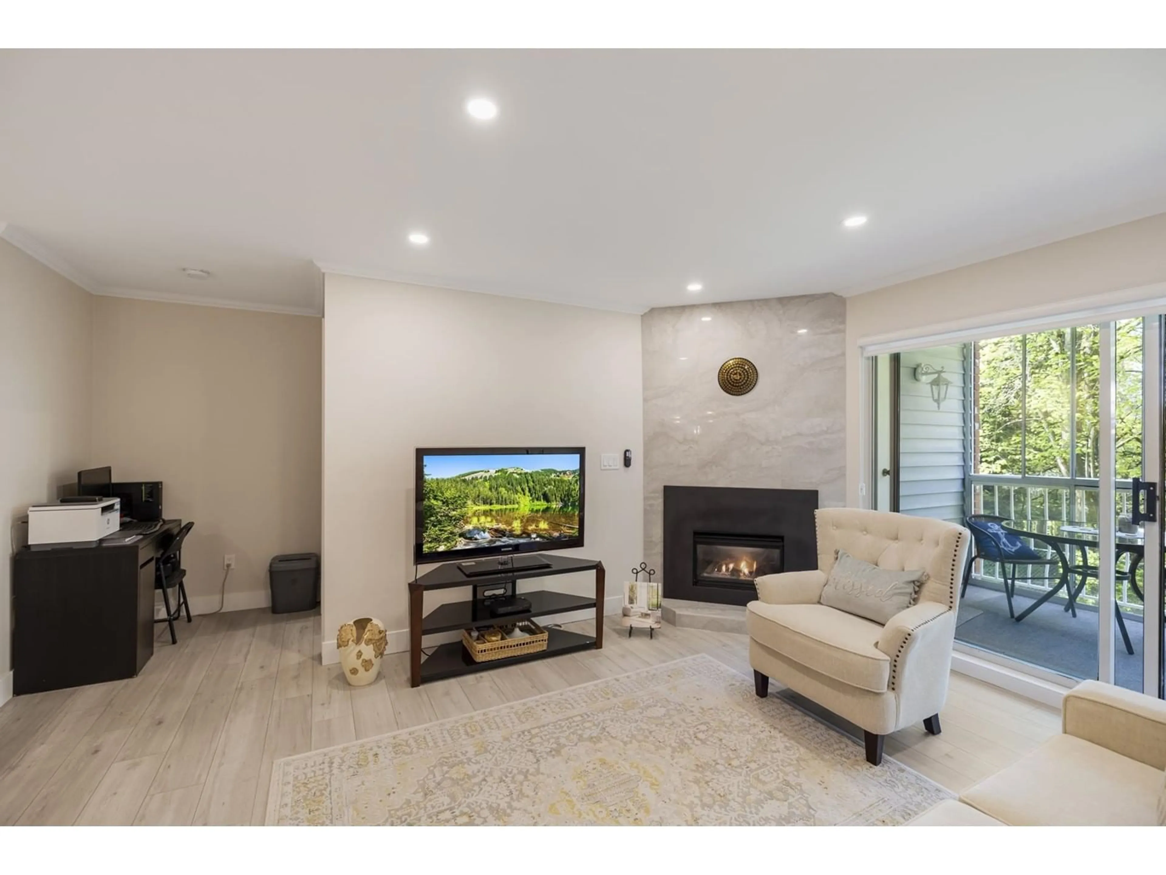 Living room with furniture, unknown for 106 - 5379 205, Langley British Columbia V3A7V7