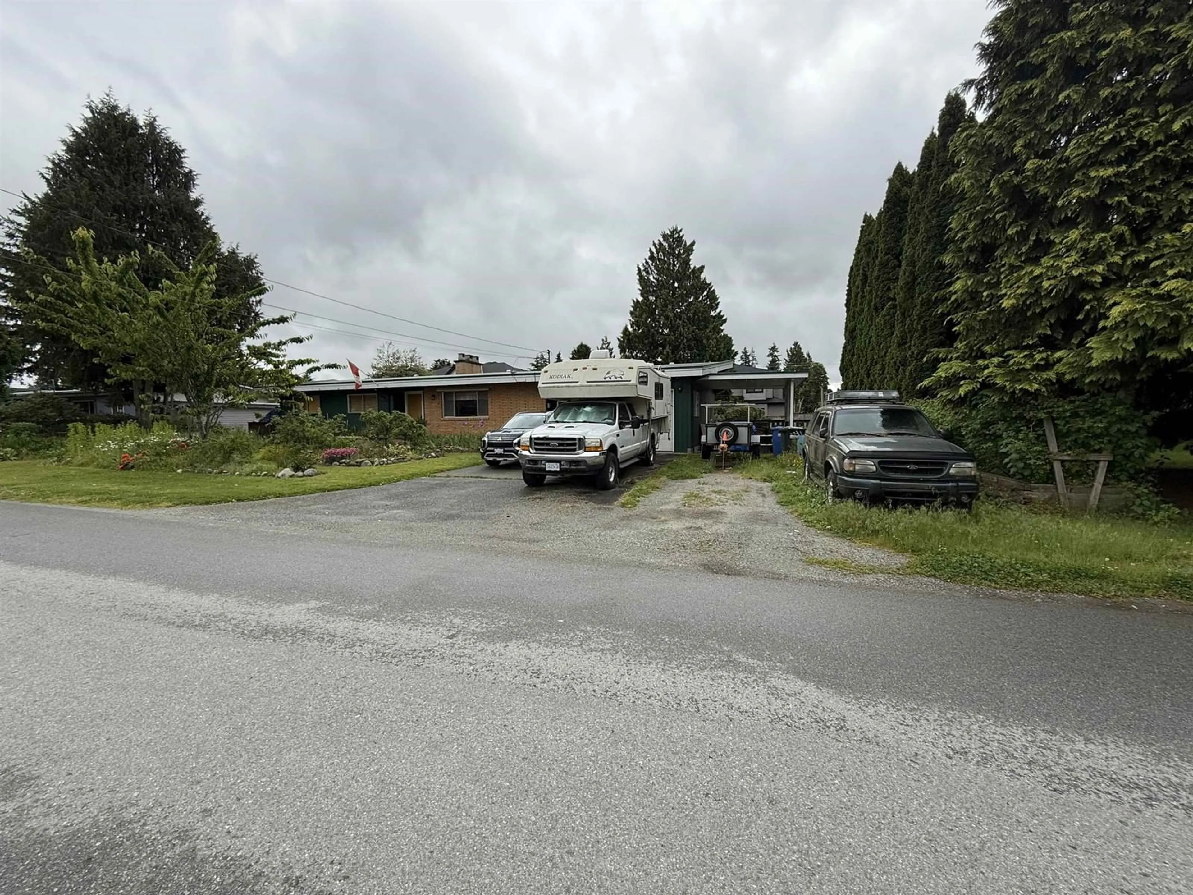 Parking for 2308 BAKERVIEW, Abbotsford British Columbia V2T3B4