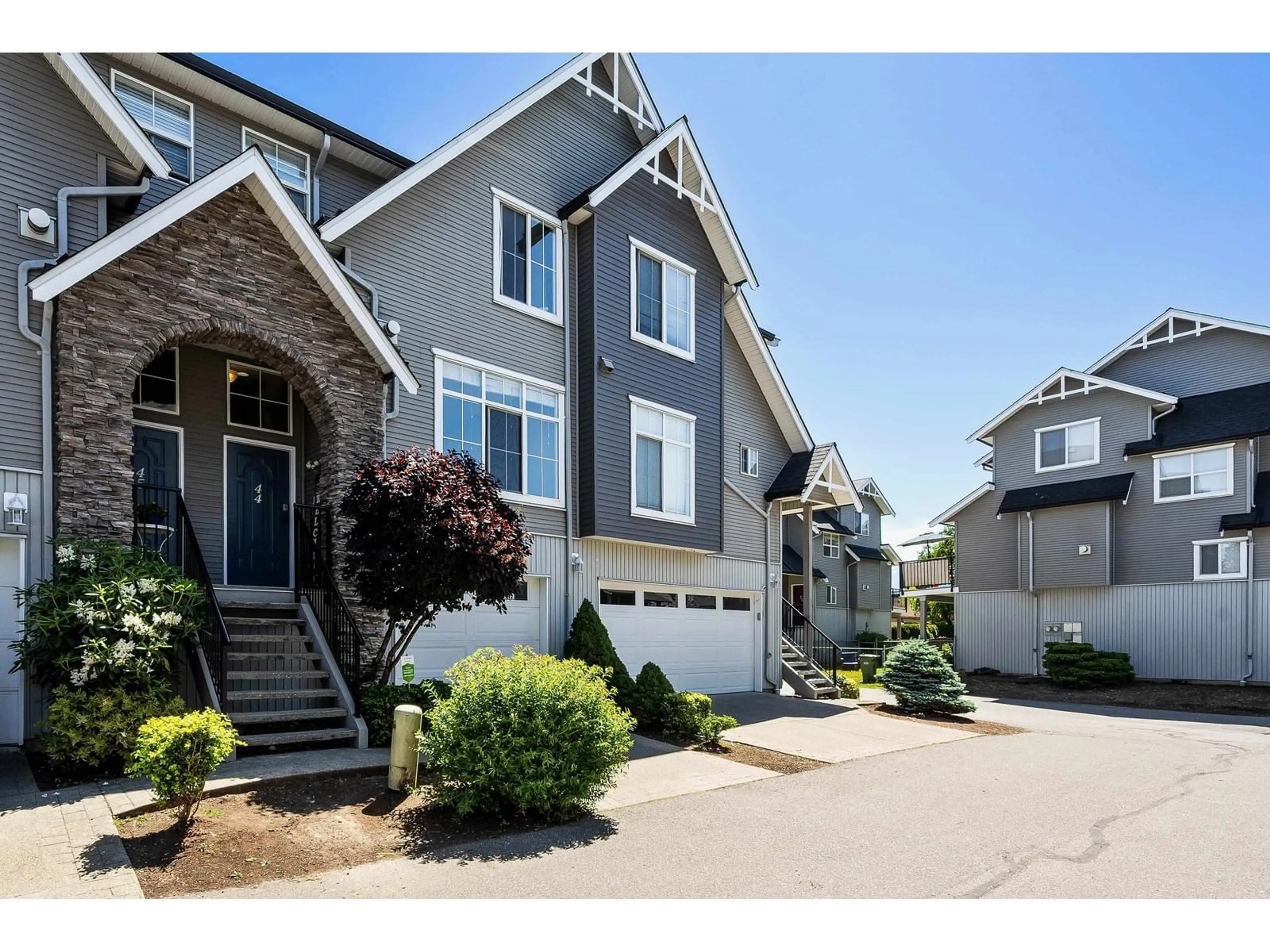 Home with vinyl exterior material, street for 44 - 8881 WALTERS STREET, Chilliwack British Columbia V2P8E9