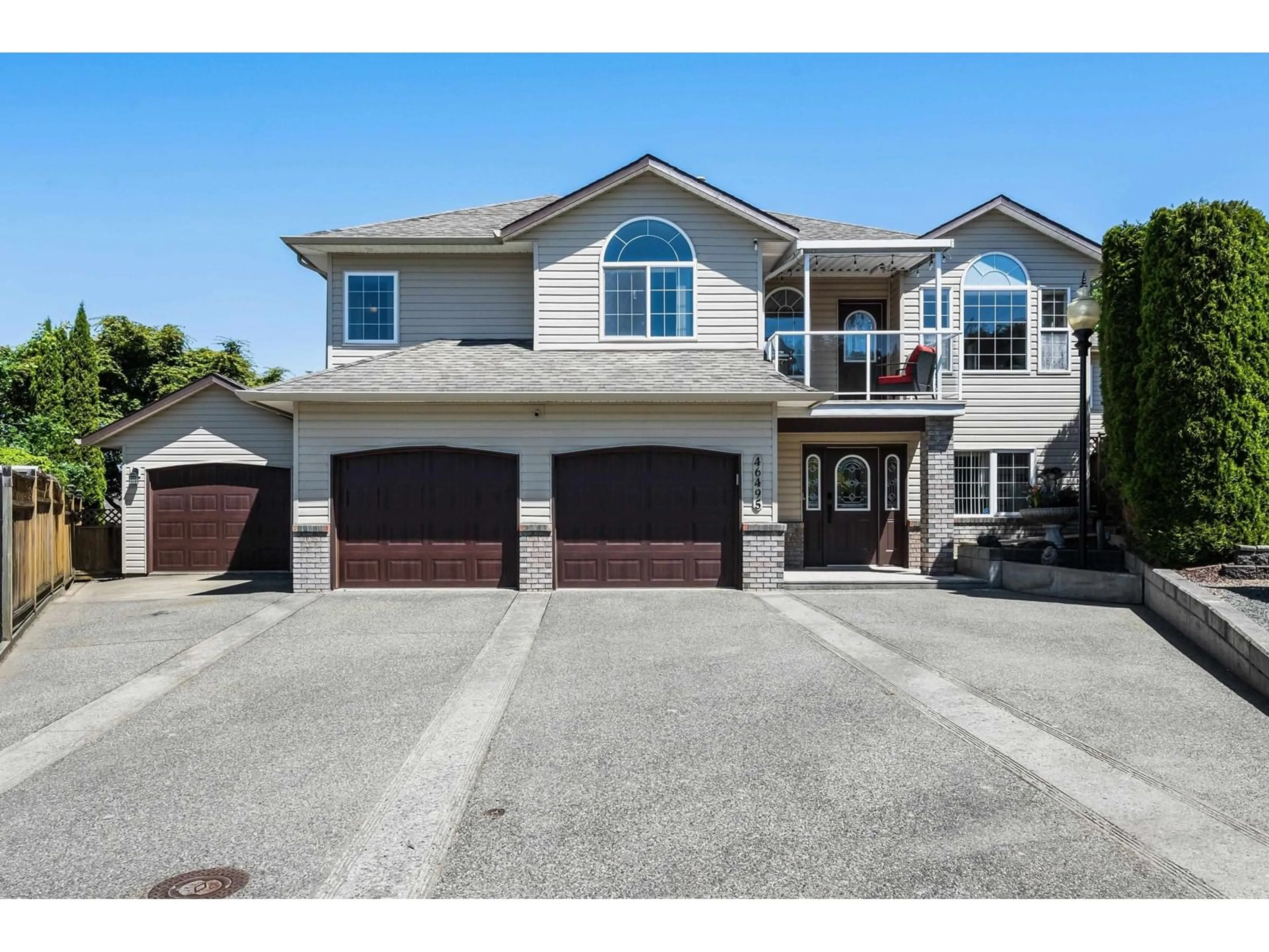 Home with vinyl exterior material, street for 46495 FETTERLY PLACE, Chilliwack British Columbia V2R5V3