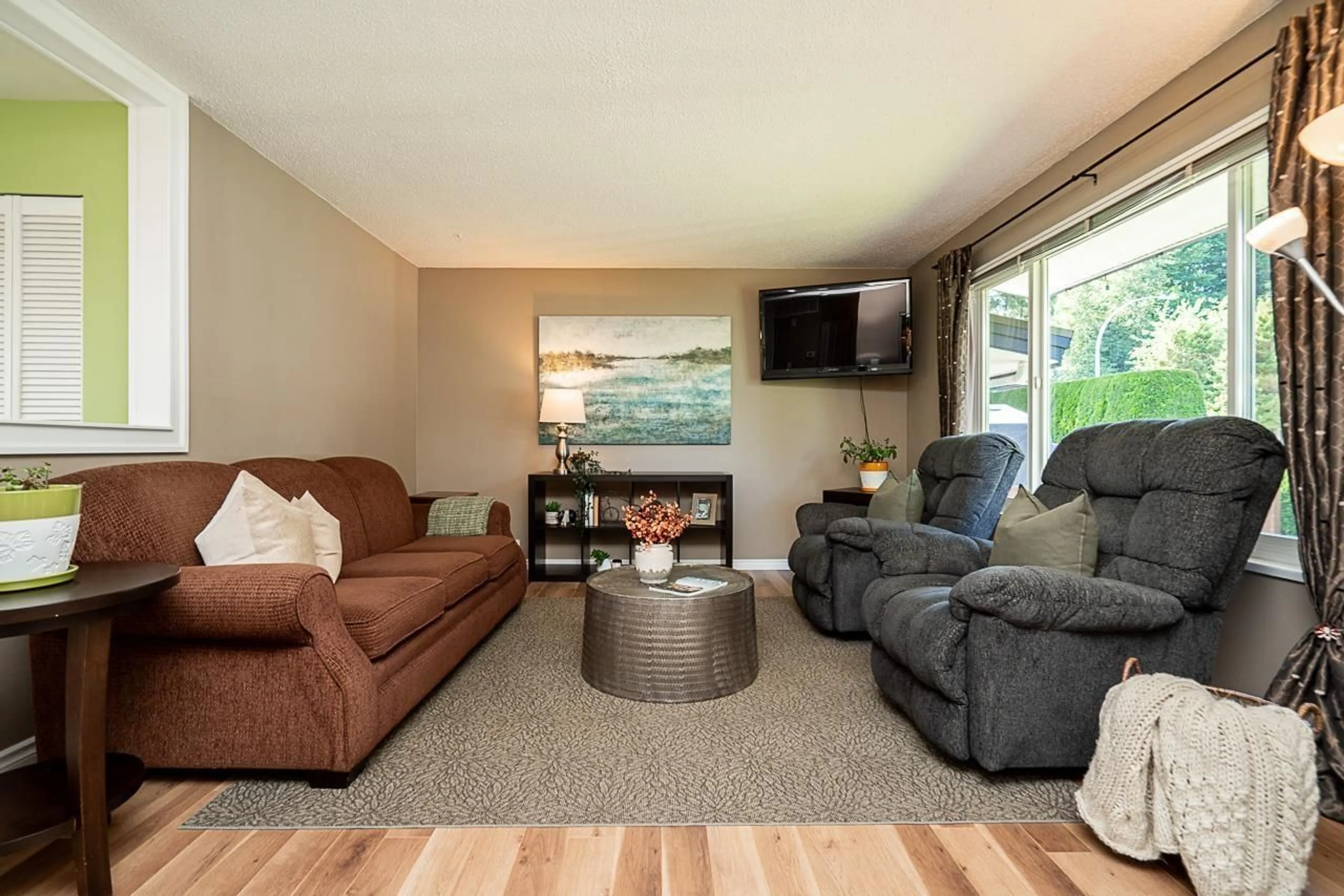 Living room with furniture, unknown for 32636 BADGER, Mission British Columbia V2V5H7