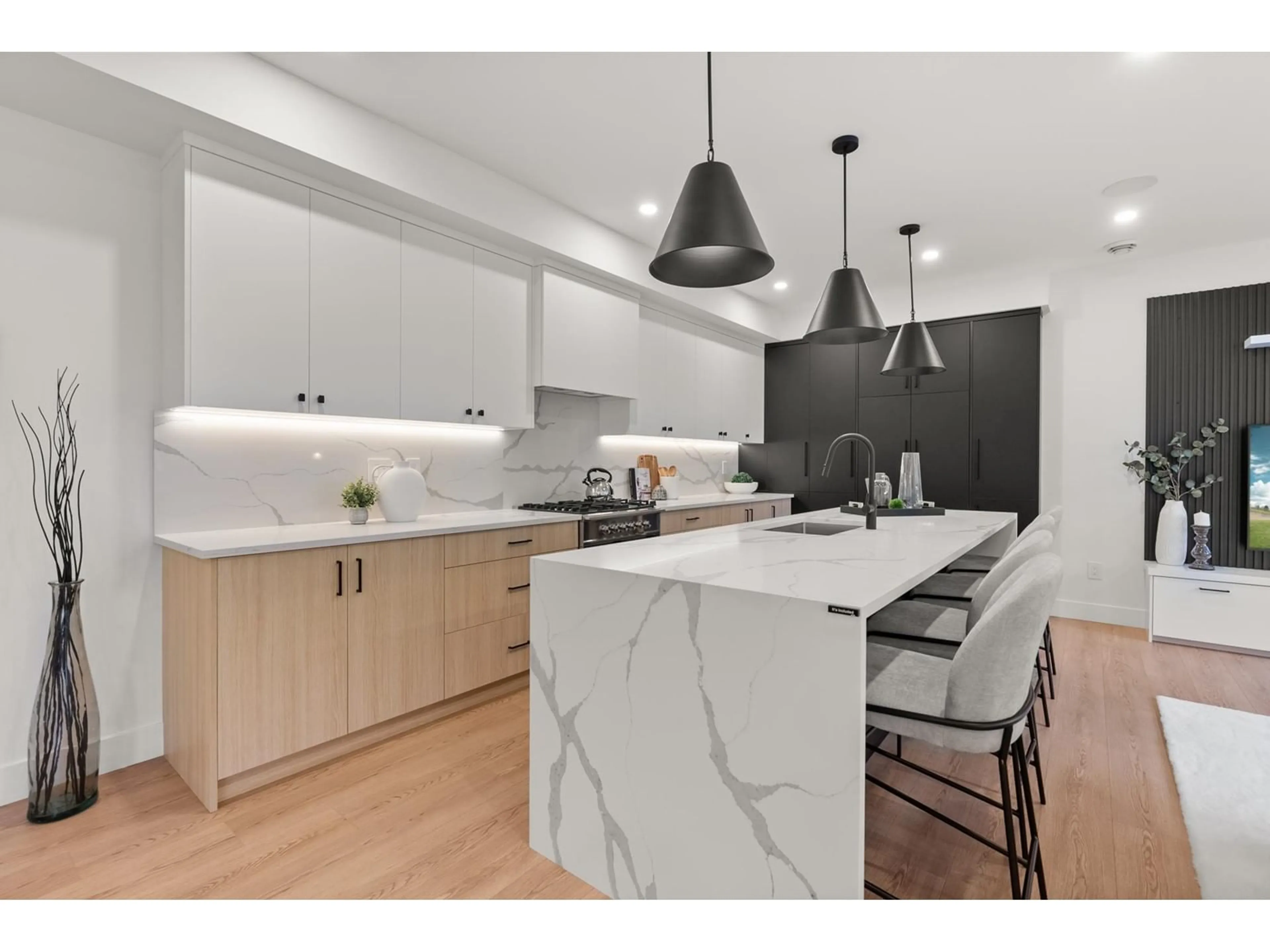 Open concept kitchen, unknown for 13 - 16358 90, Surrey British Columbia V4N1A1