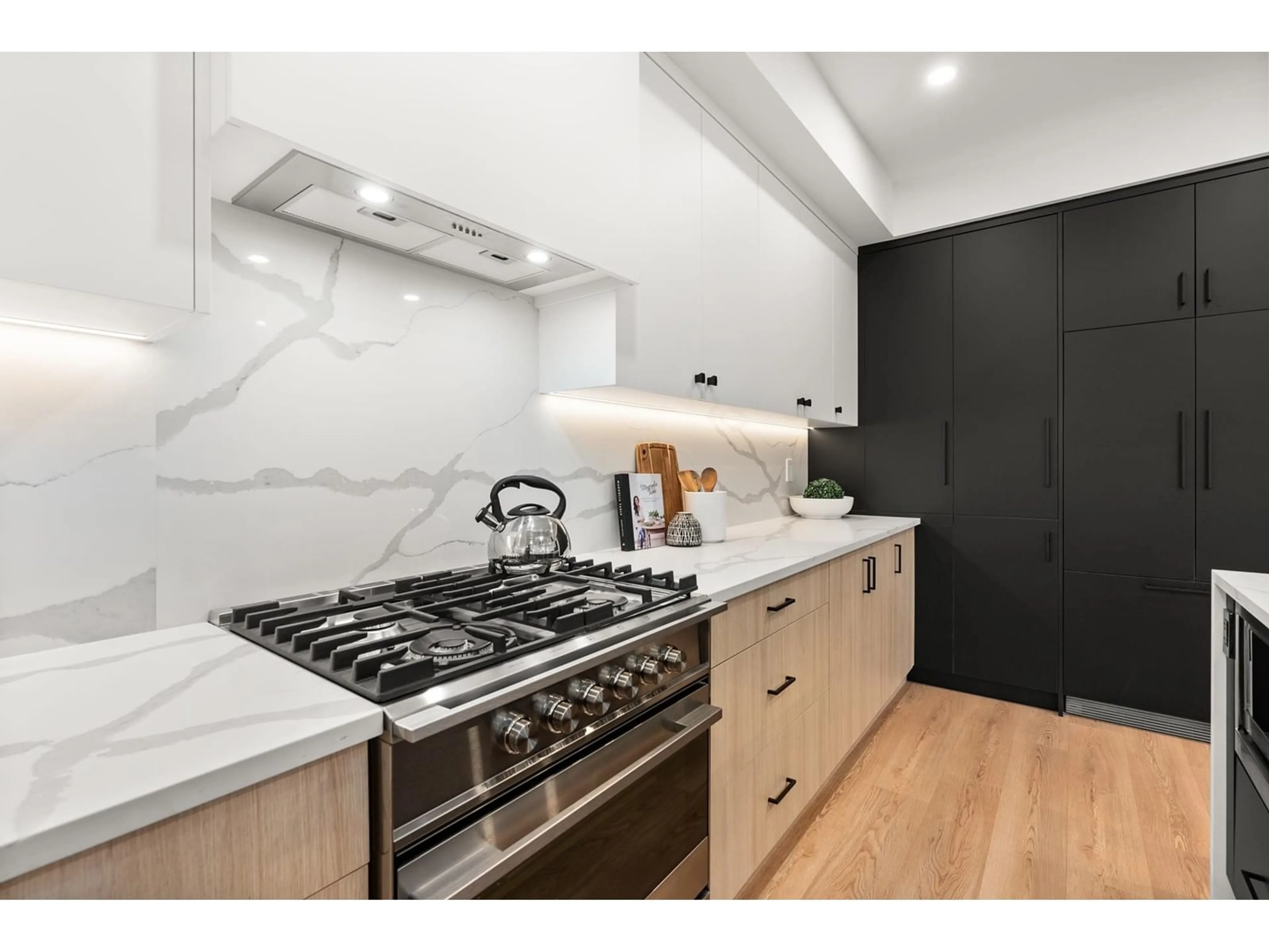 Contemporary kitchen, unknown for 13 - 16358 90, Surrey British Columbia V4N1A1