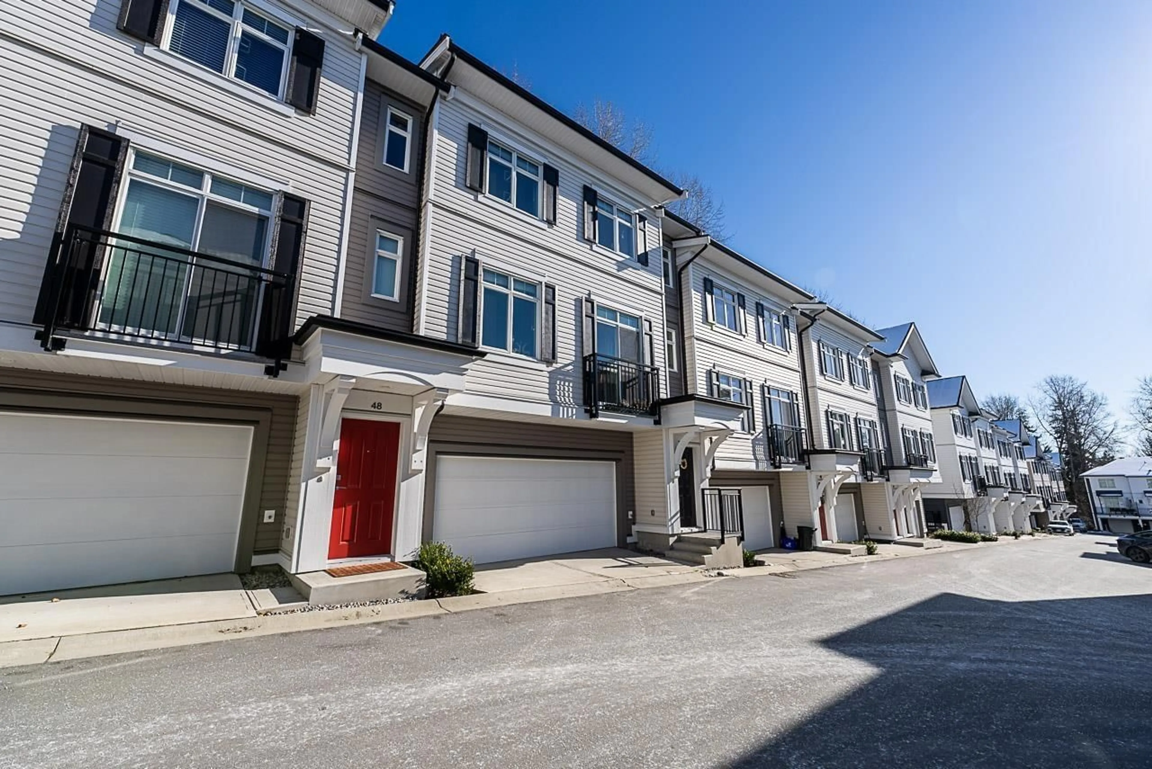 A pic from outside/outdoor area/front of a property/back of a property/a pic from drone, street for 47 - 2070 OAK MEADOWS, Surrey British Columbia V3Z1J1
