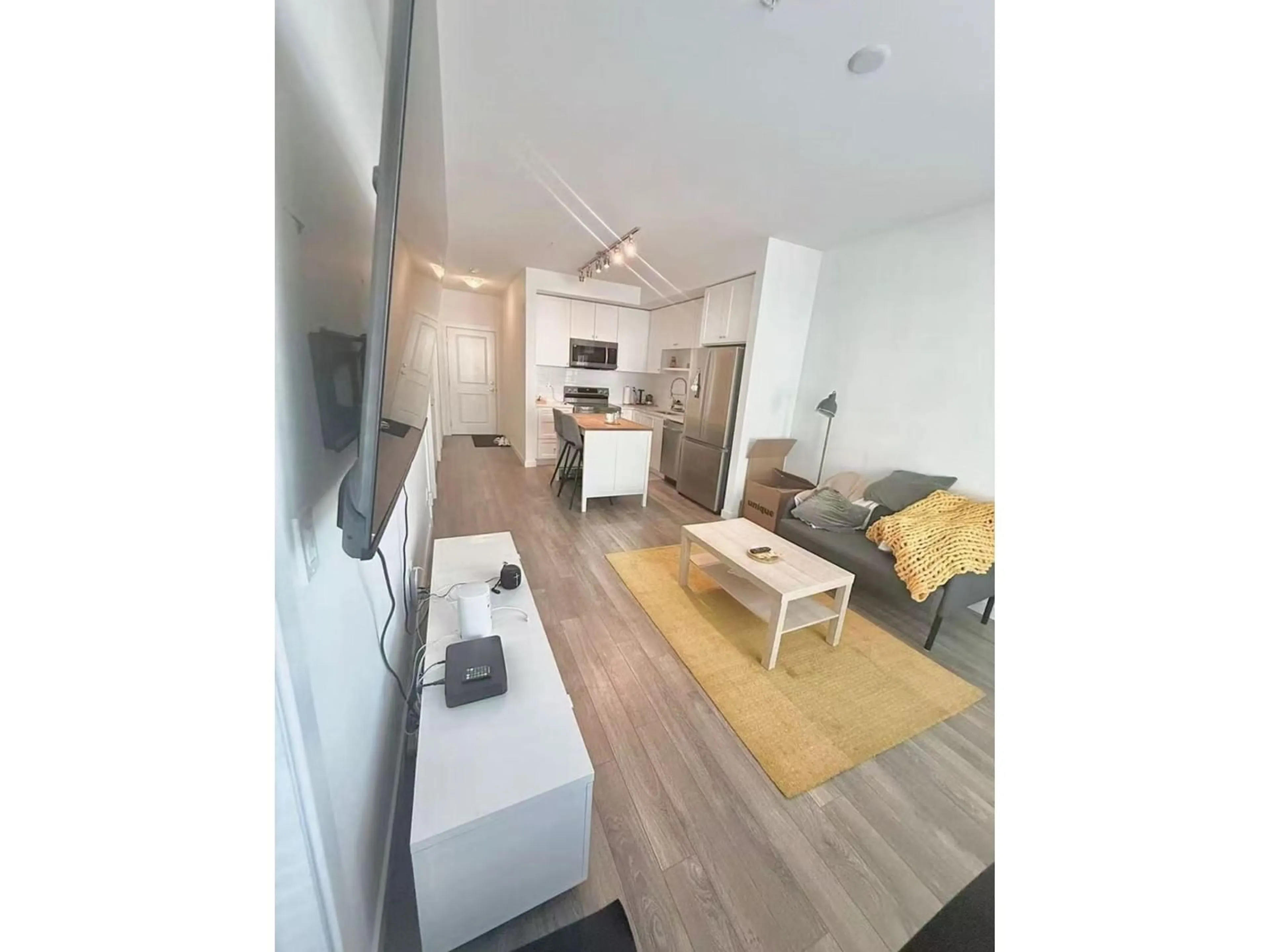 Living room with furniture, wood/laminate floor for 302 - 15825 85, Surrey British Columbia V4N6W9
