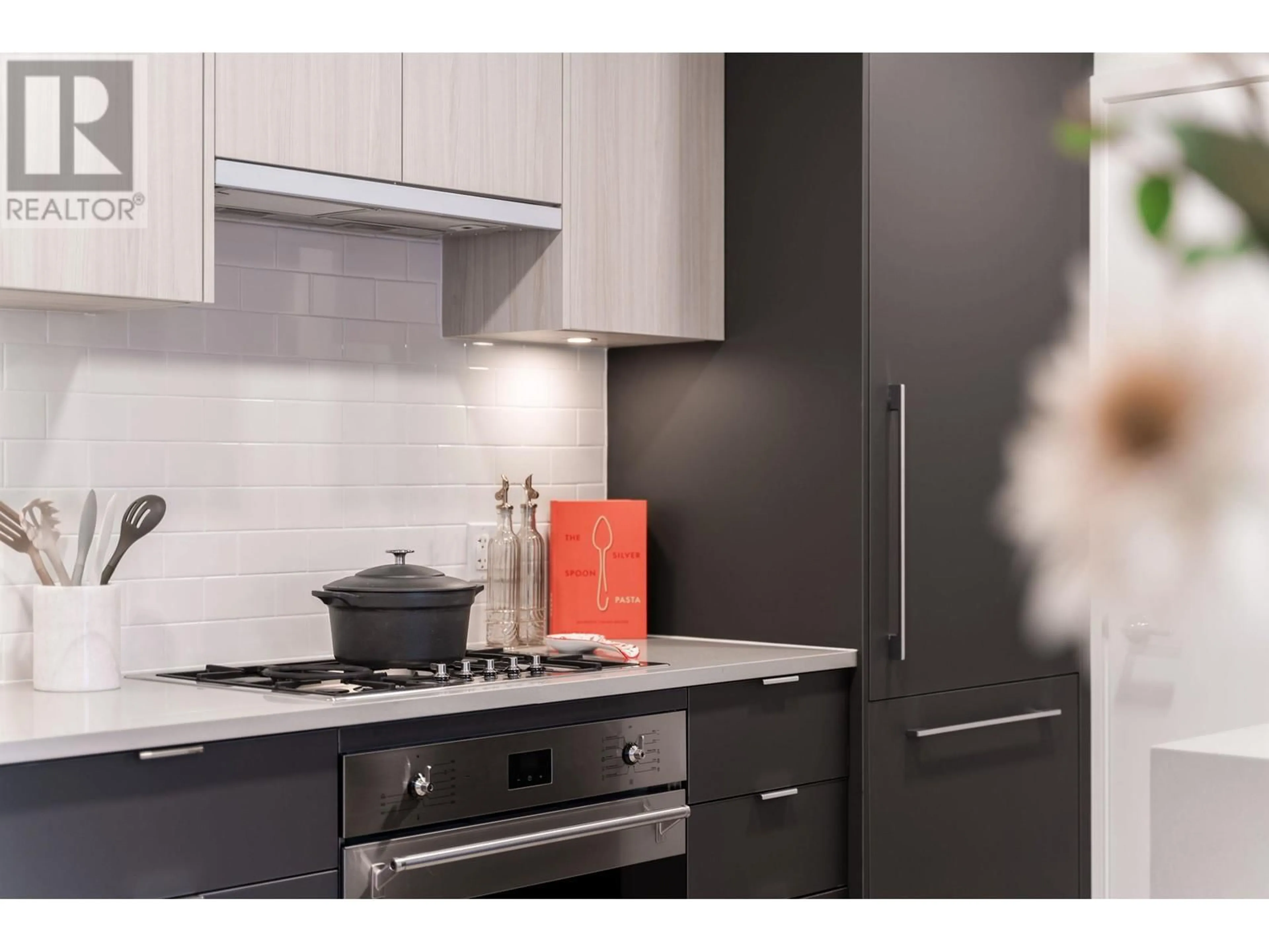 Standard kitchen, unknown for 2421 GRANT STREET, Vancouver British Columbia V5K3G5
