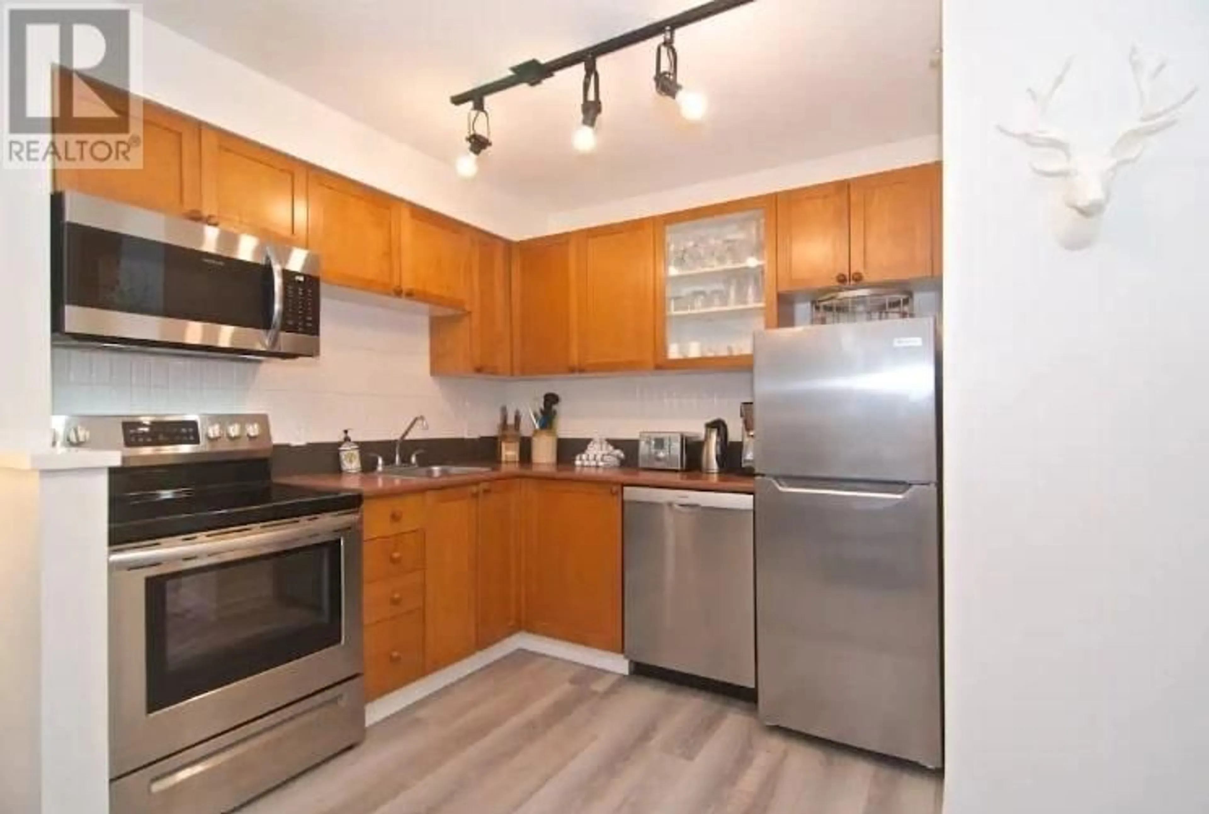 Standard kitchen, wood/laminate floor for 34/34A - 4388 NORTHLANDS BOULEVARD, Whistler British Columbia V8E1C6