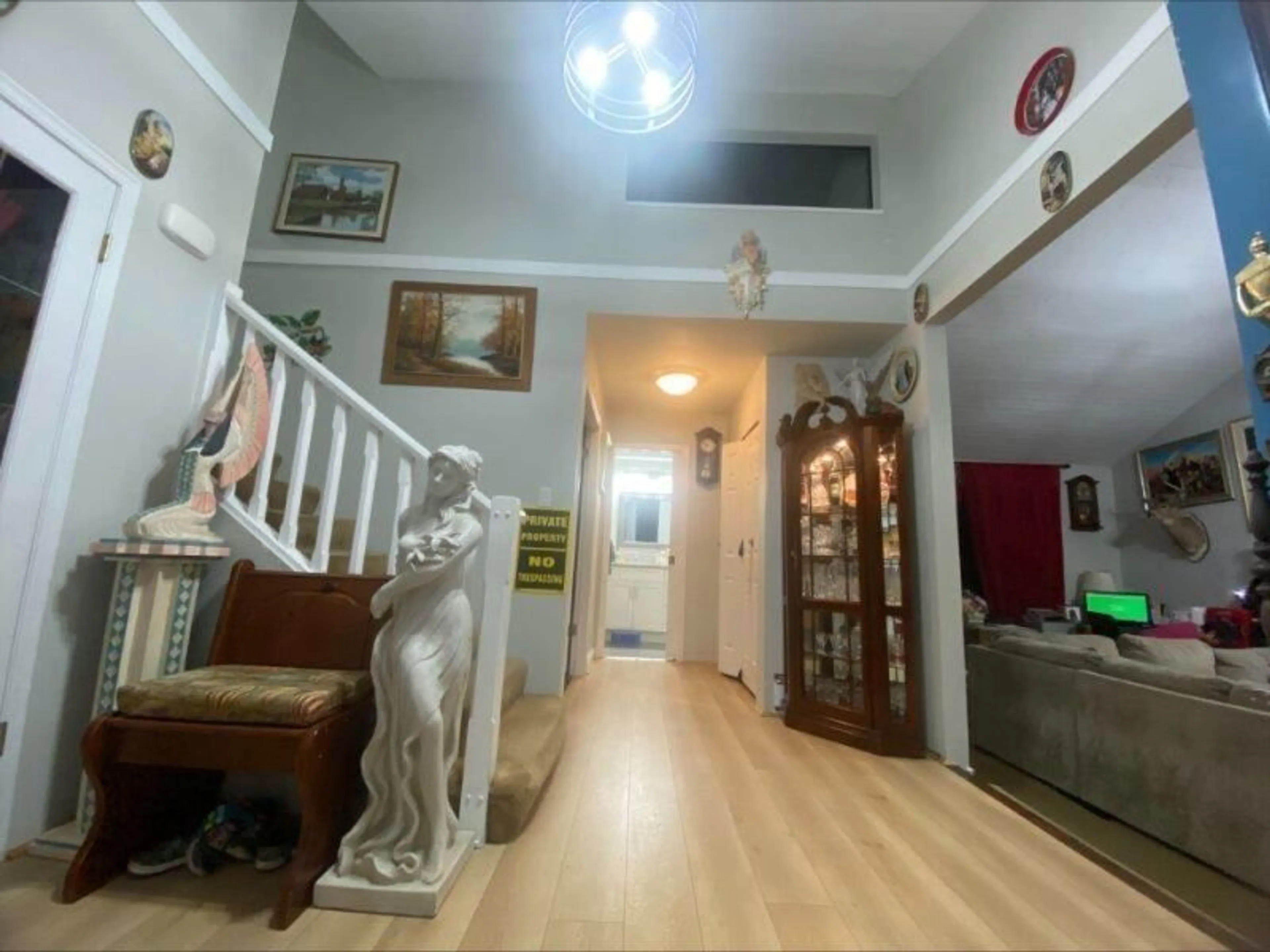 Indoor foyer for 4663 207B, Langley British Columbia V3A7P1