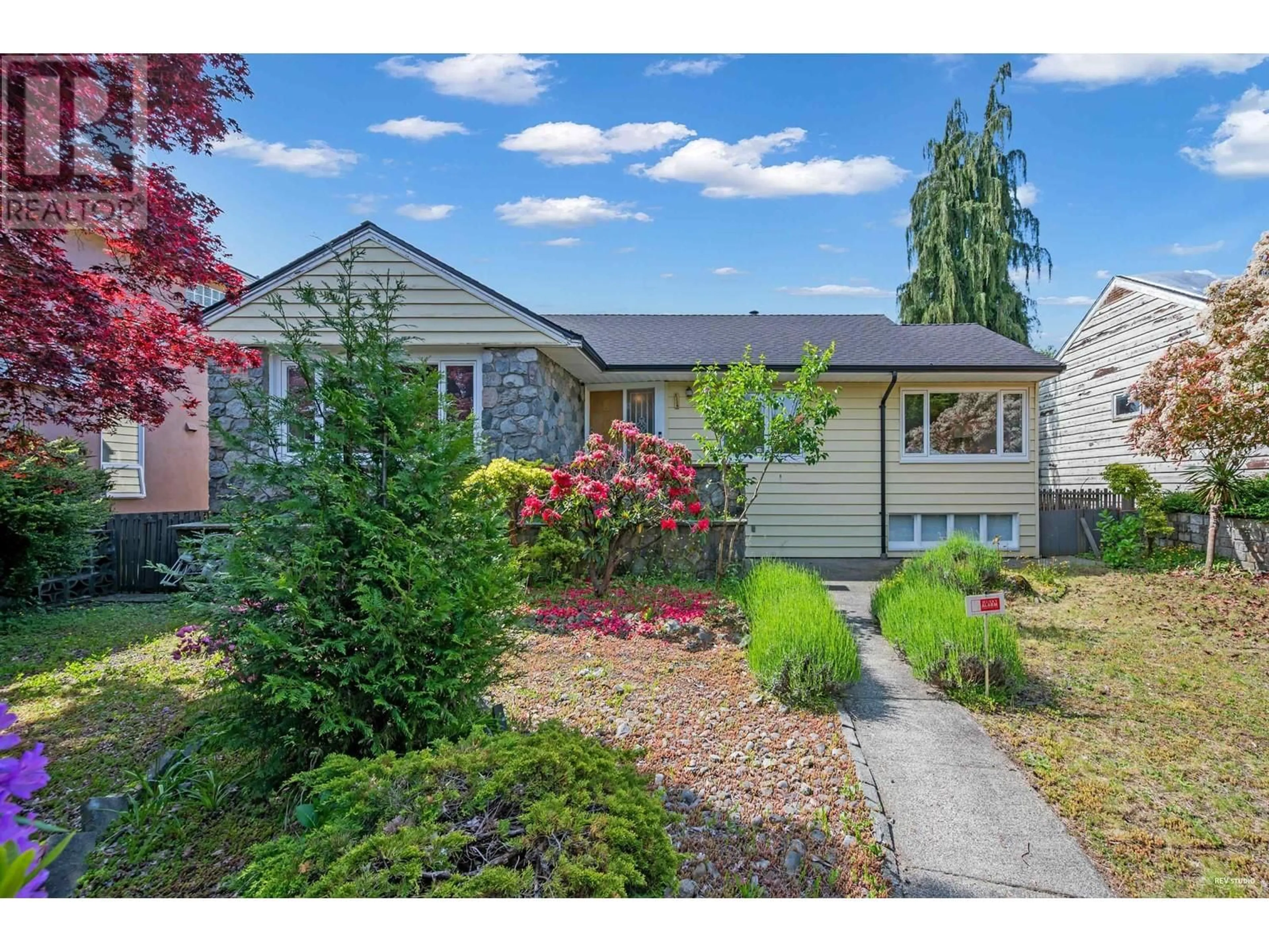 Home with vinyl exterior material, street for 1136 41ST AVENUE, Vancouver British Columbia V6M1W8