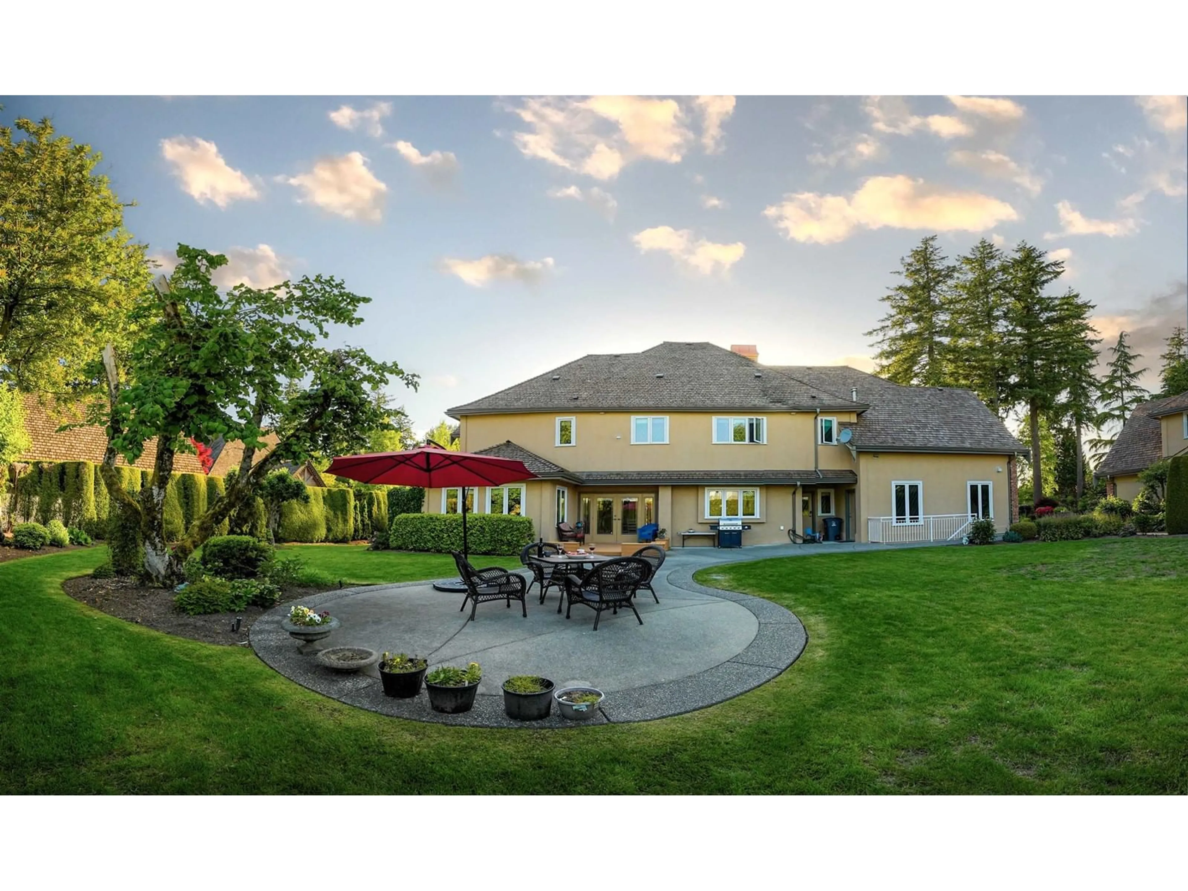 Patio, mountain view for 2278 138, Surrey British Columbia V4A4G6