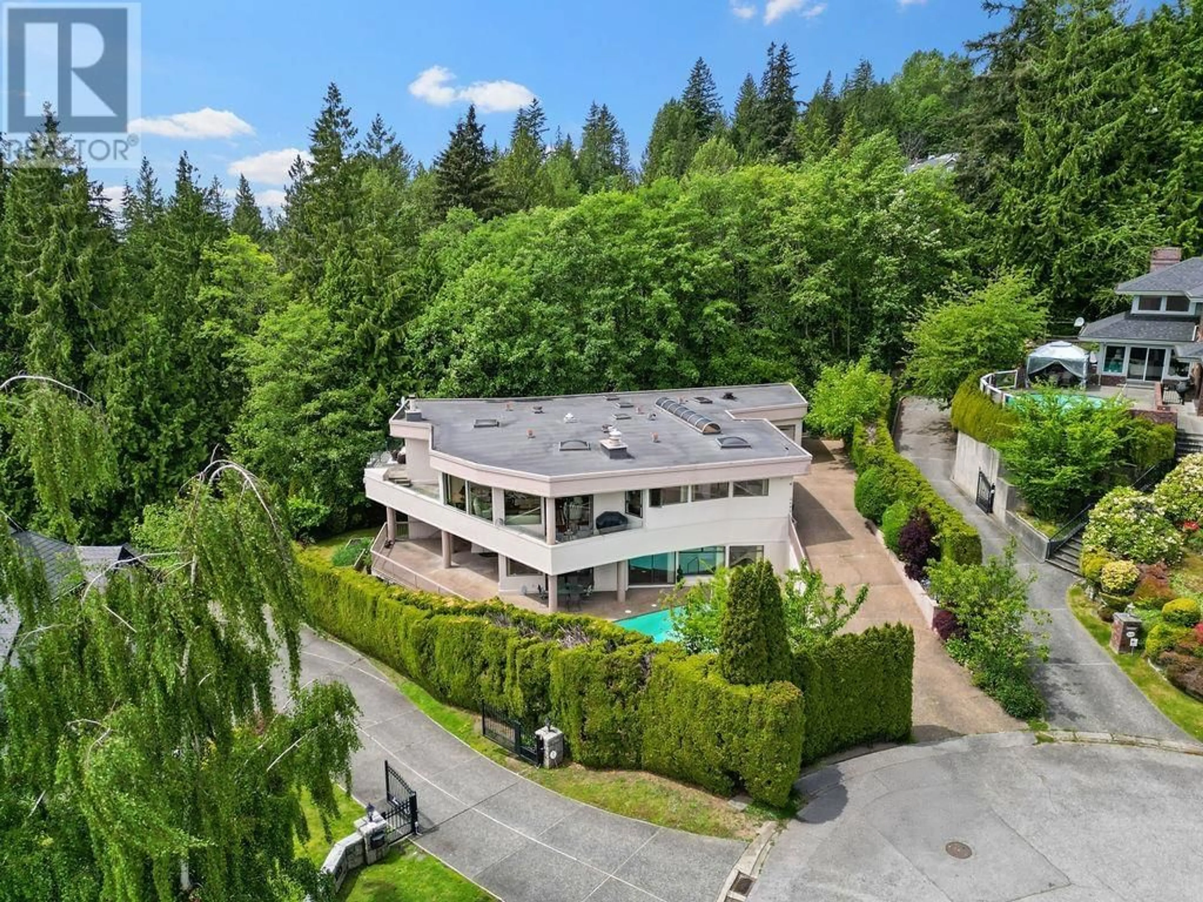 A pic from outside/outdoor area/front of a property/back of a property/a pic from drone, unknown for 2490 WESTHILL COURT, West Vancouver British Columbia V7S3A5