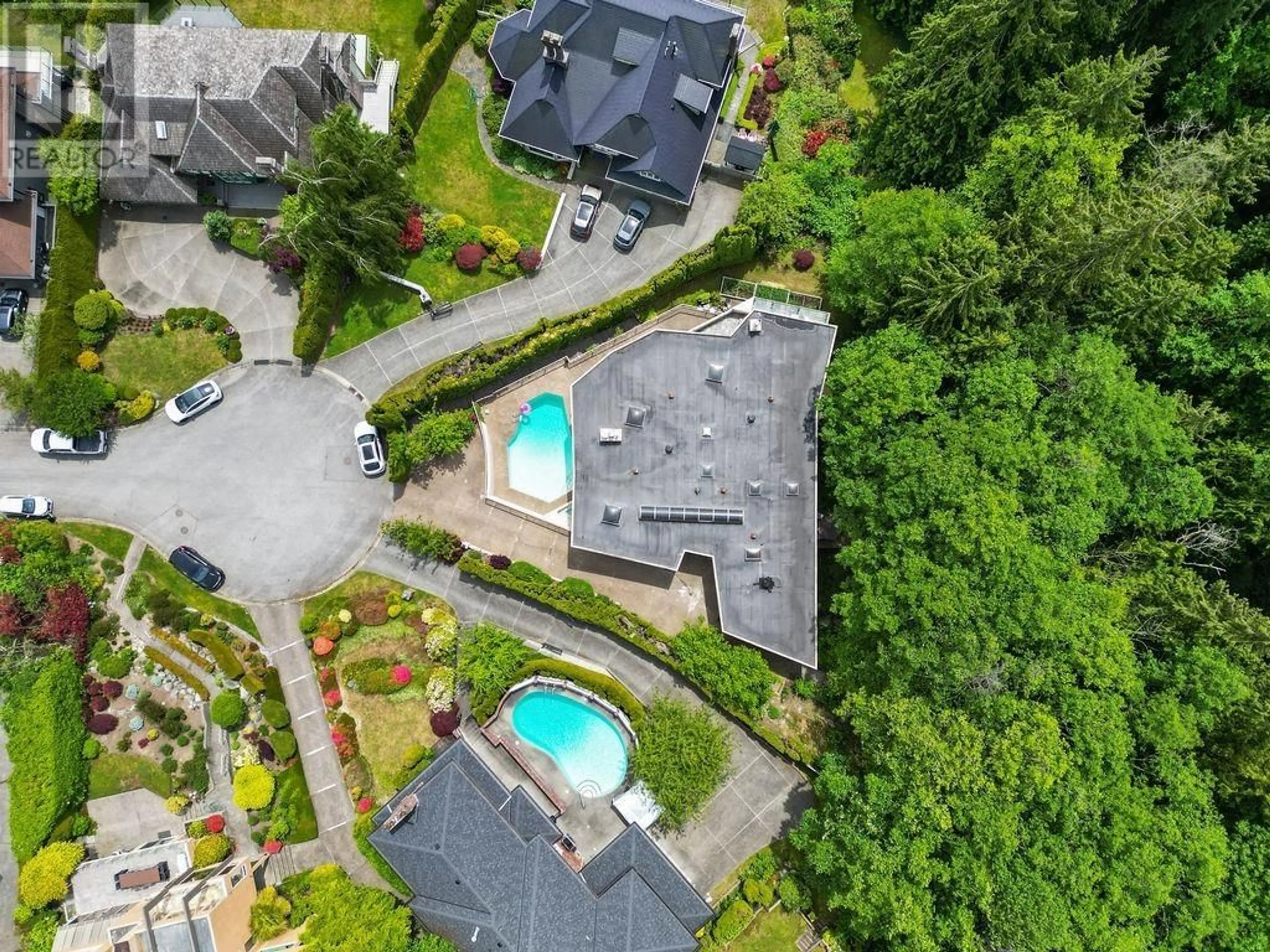 A pic from outside/outdoor area/front of a property/back of a property/a pic from drone, unknown for 2490 WESTHILL COURT, West Vancouver British Columbia V7S3A5