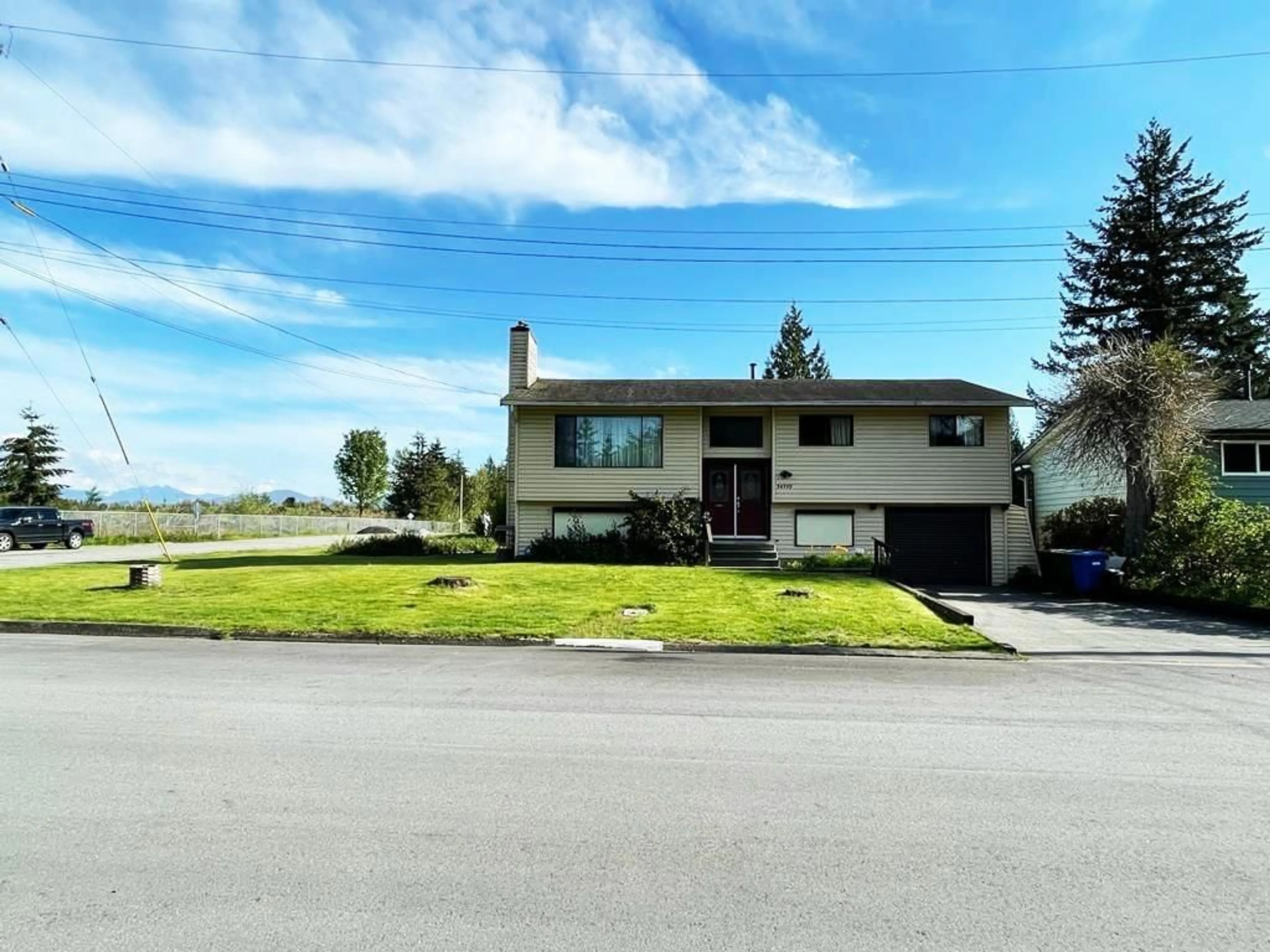 Home with vinyl exterior material, street for 34392 REDWOOD, Abbotsford British Columbia V2S2T7