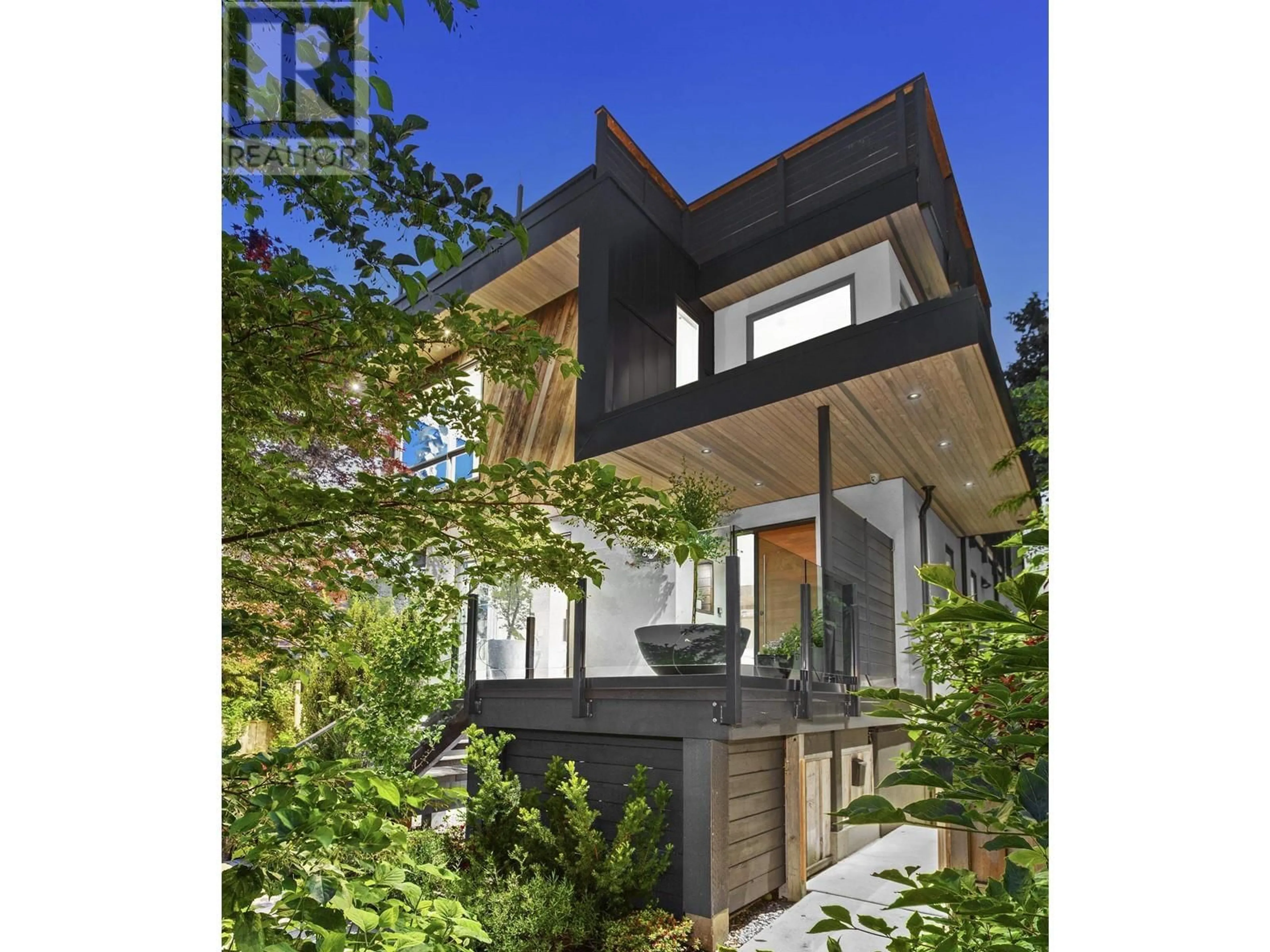 Home with brick exterior material, street for 452 4TH STREET, North Vancouver British Columbia V7L1J5