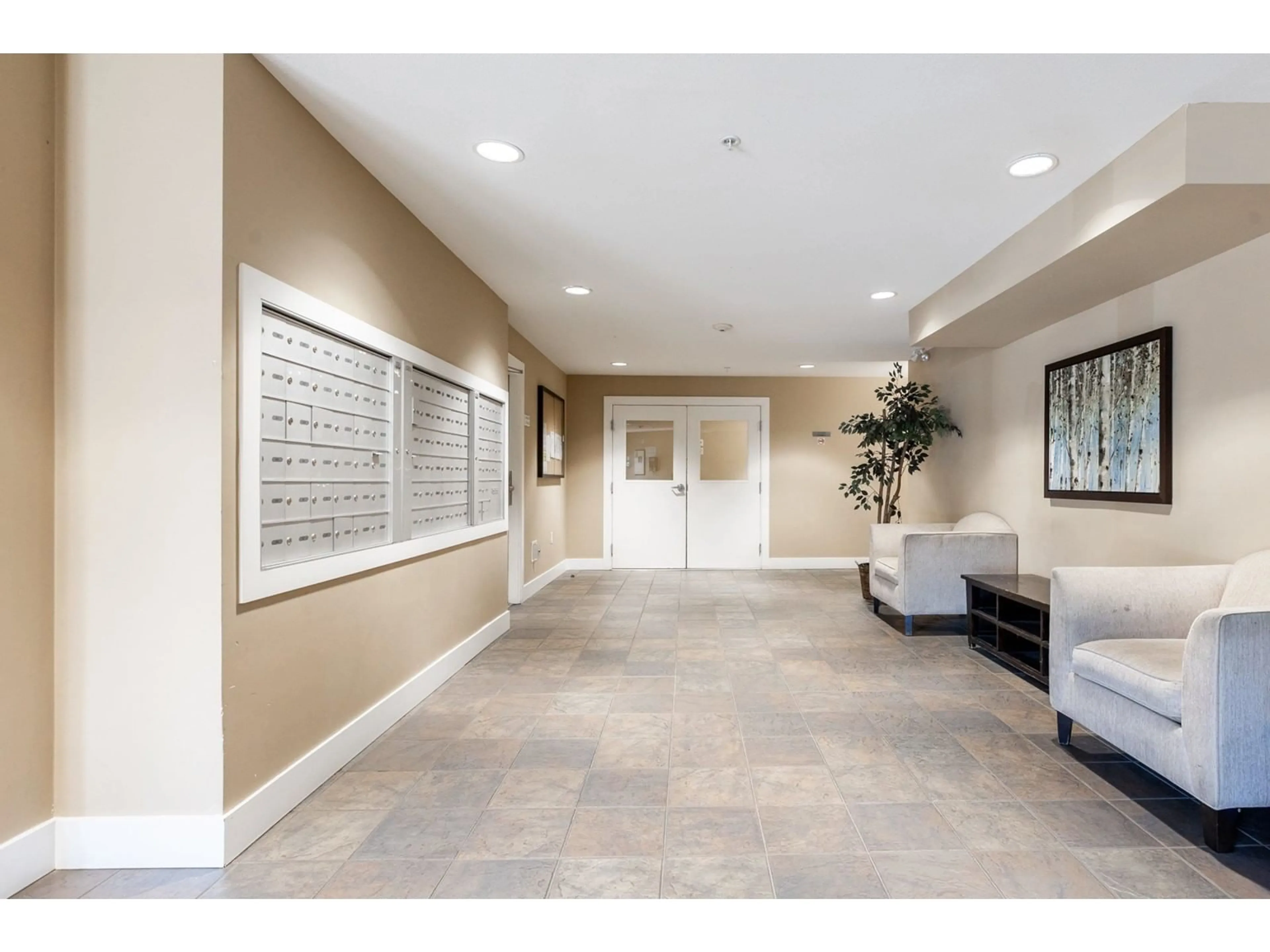 Indoor foyer for 105 - 2515 PARK, Abbotsford British Columbia V2S0B2
