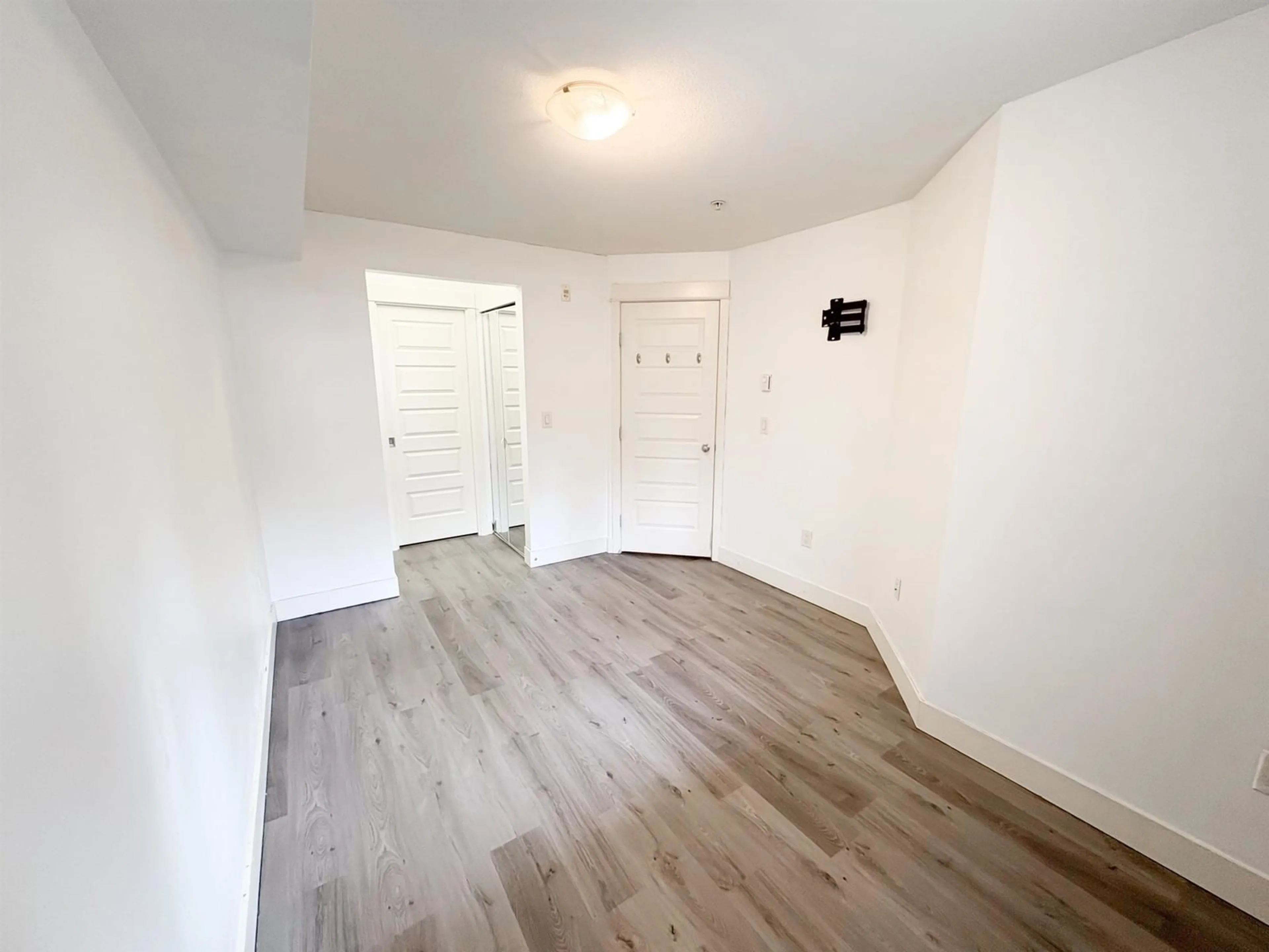 A pic of a room for 105 - 2515 PARK, Abbotsford British Columbia V2S0B2