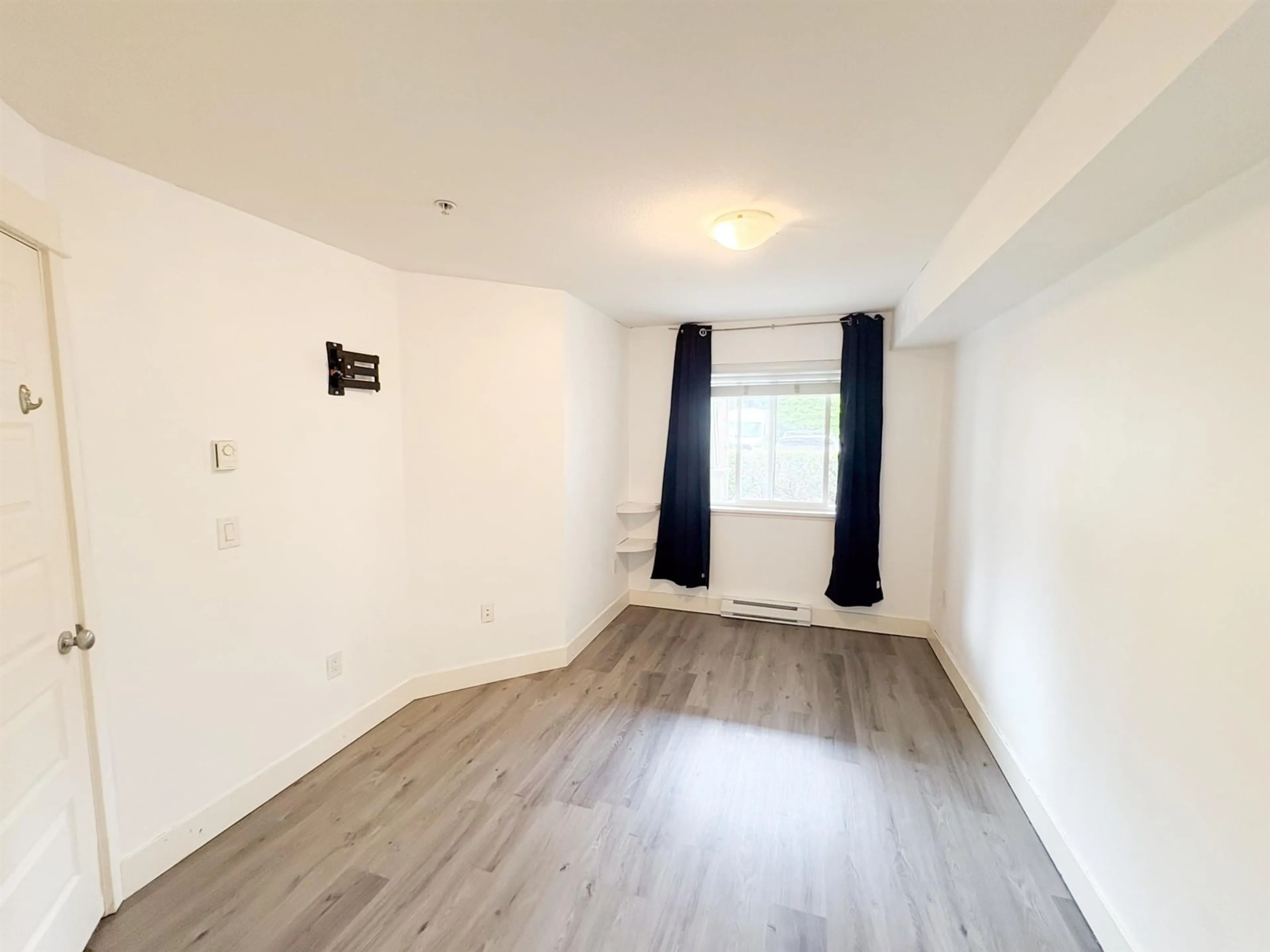 A pic of a room for 105 - 2515 PARK, Abbotsford British Columbia V2S0B2