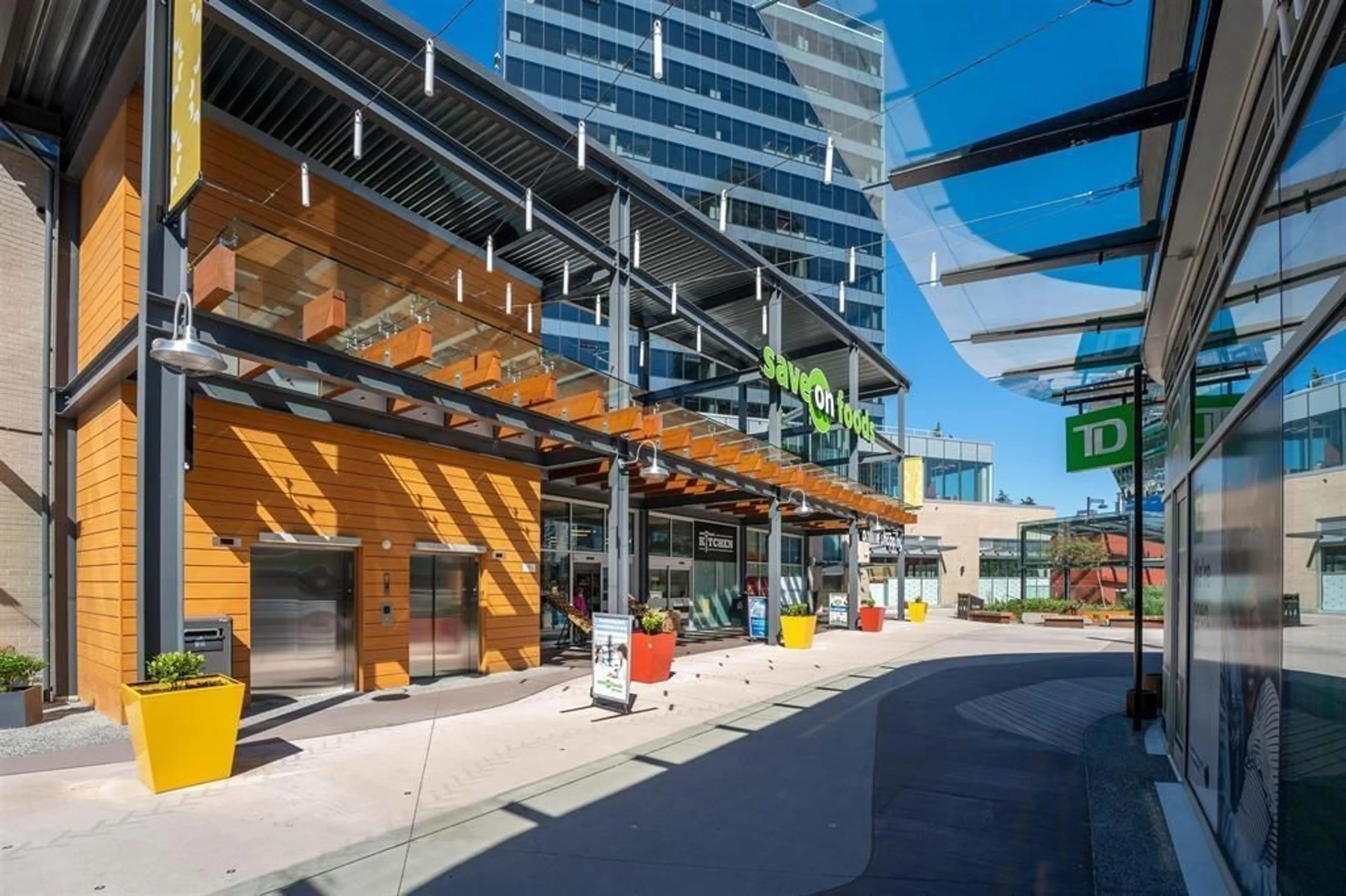Patio, street for 2303 - 13655 FRASER, Surrey British Columbia V3T0P8