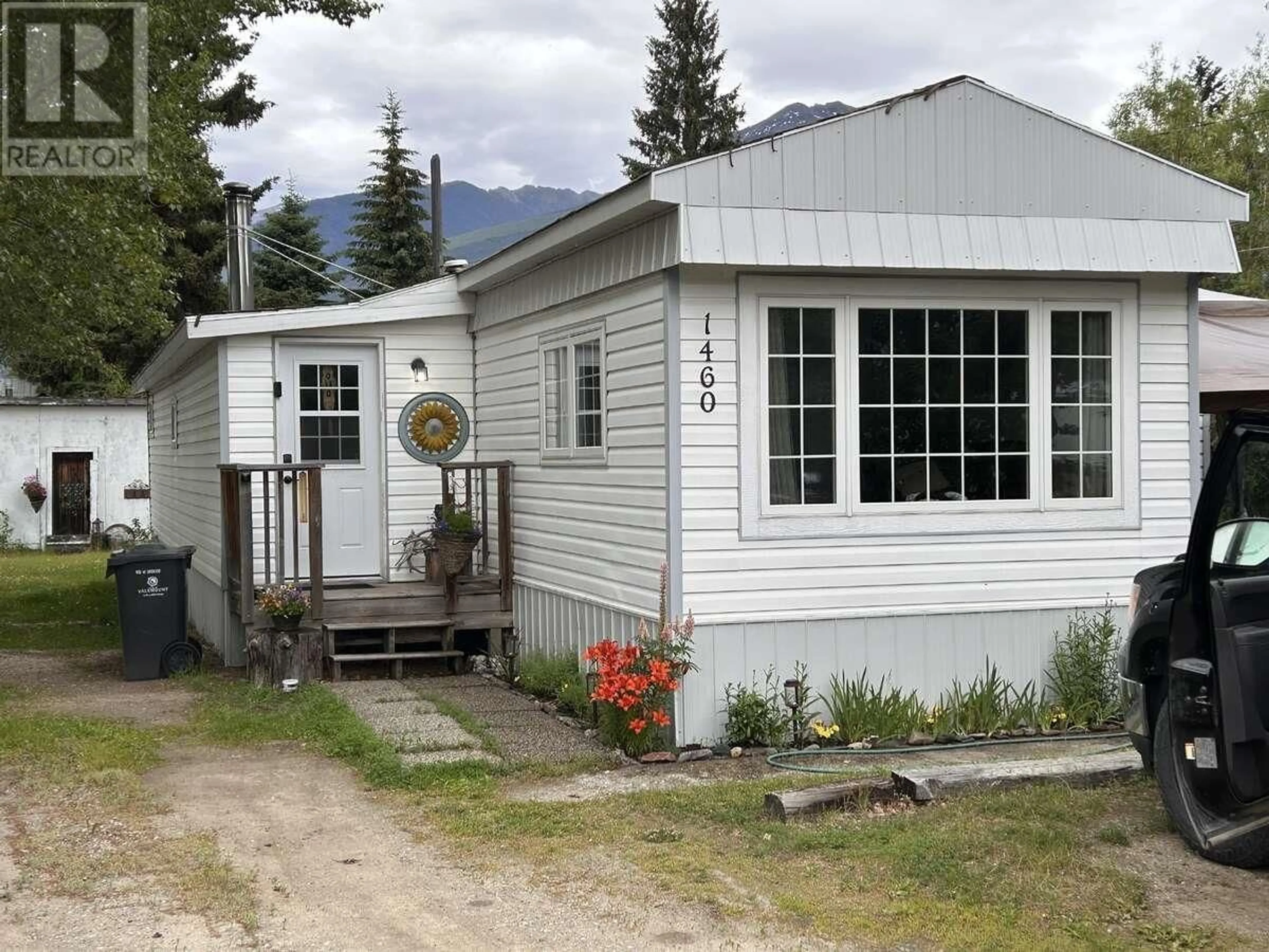 Home with vinyl exterior material, mountain view for 1460 7TH AVENUE, Valemount British Columbia V0E2Z0
