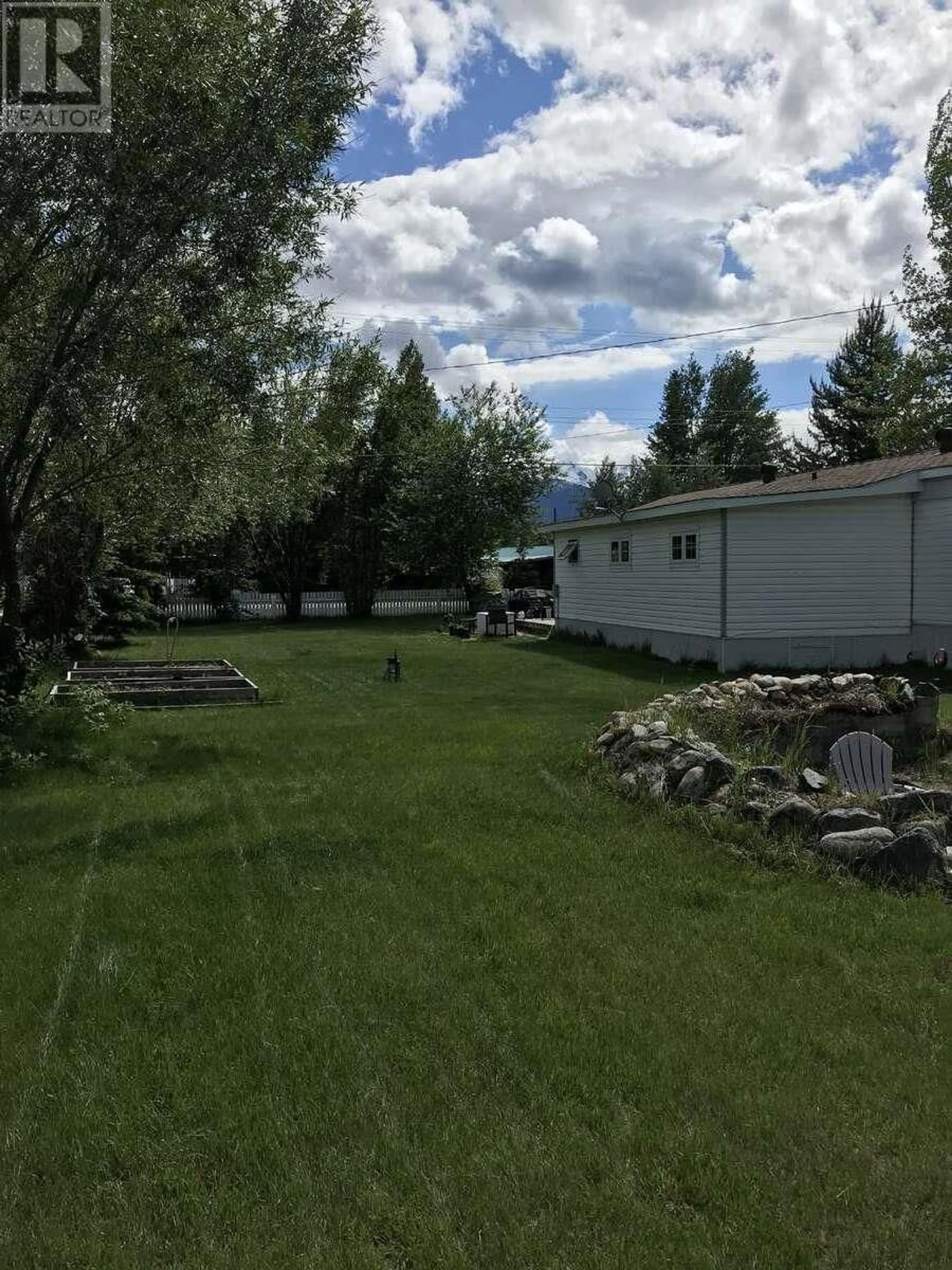 A pic from outside/outdoor area/front of a property/back of a property/a pic from drone, mountain view for 1460 7TH AVENUE, Valemount British Columbia V0E2Z0
