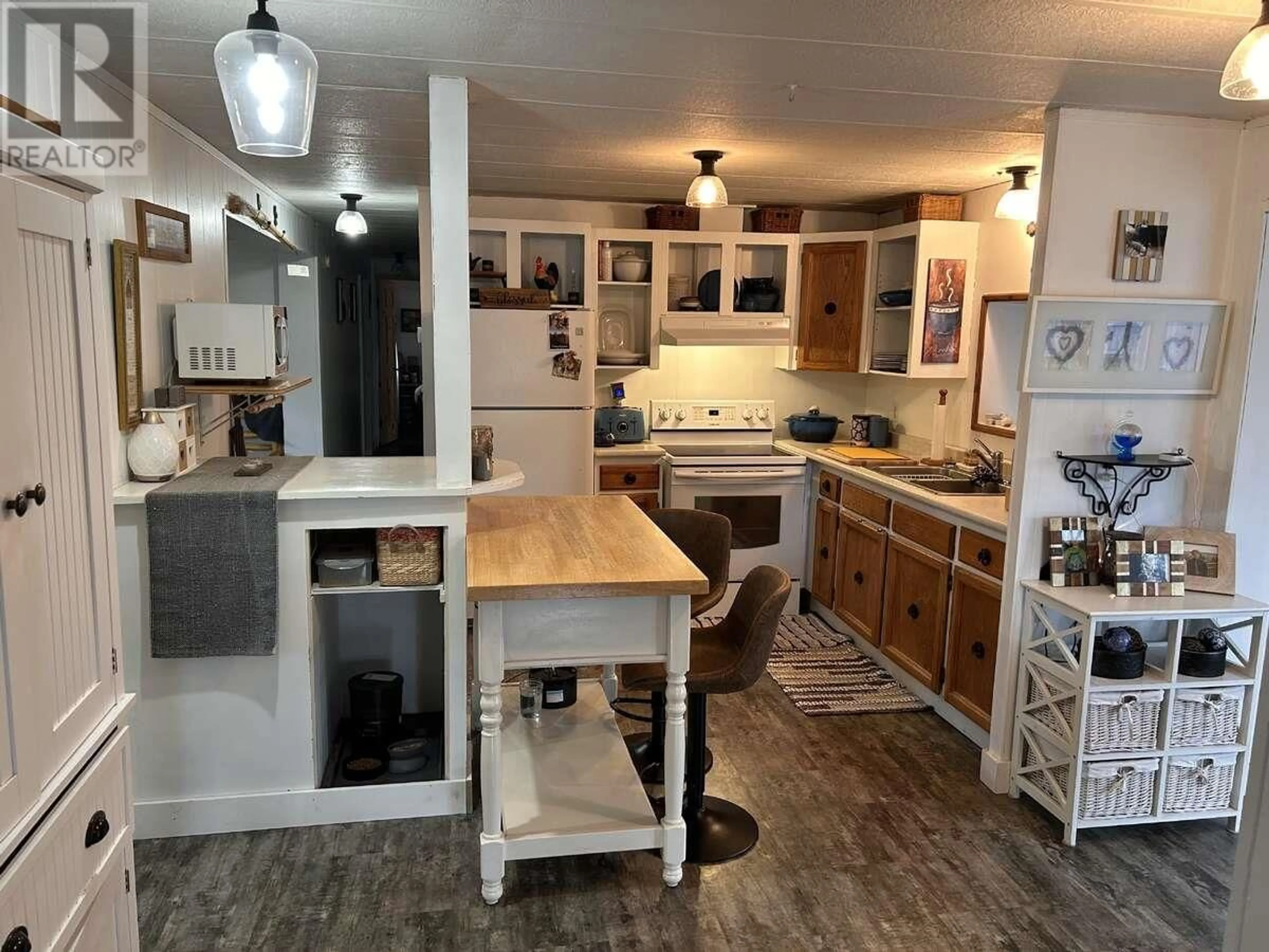 Open concept kitchen, unknown for 1460 7TH AVENUE, Valemount British Columbia V0E2Z0