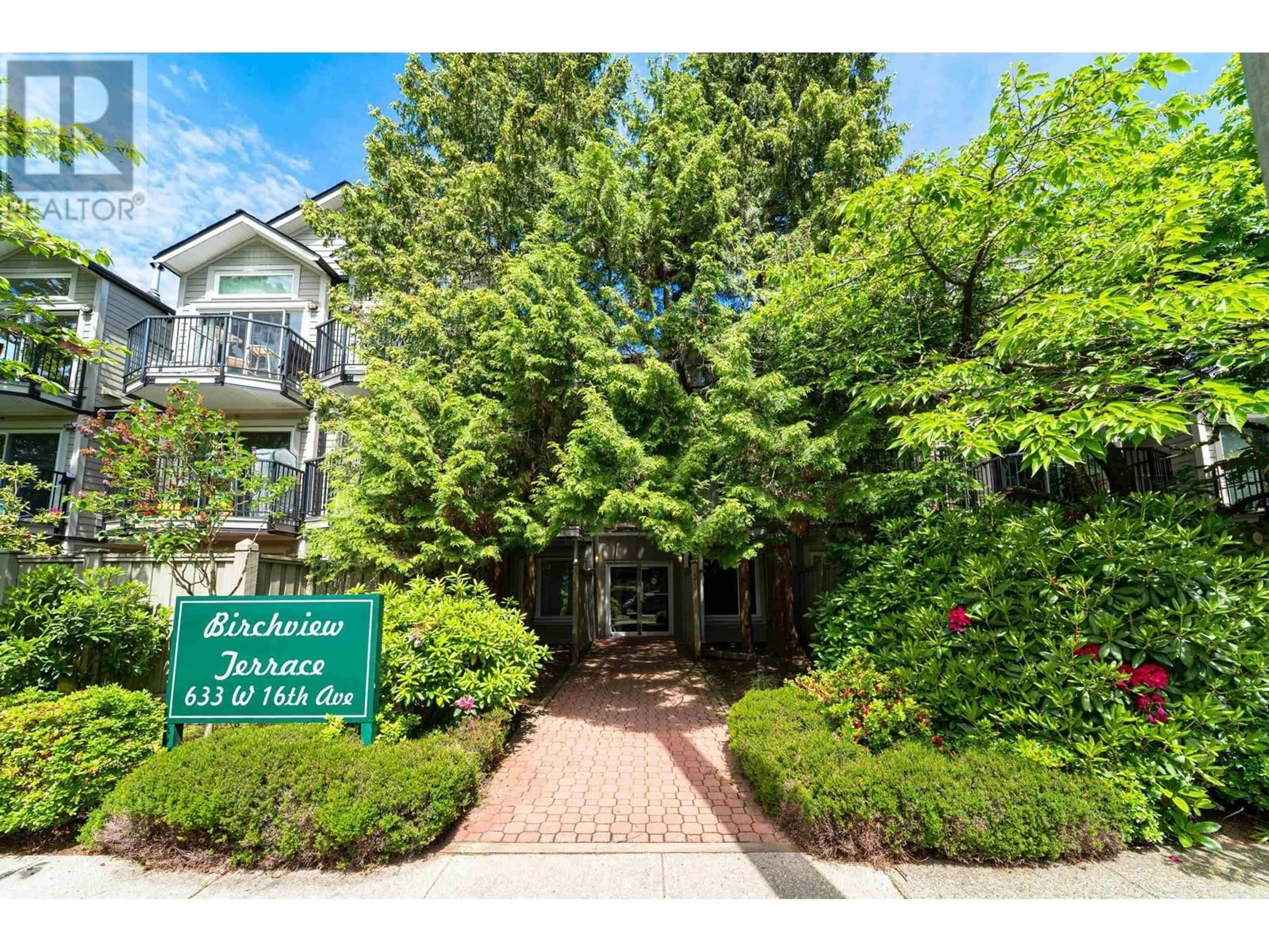 Indoor foyer for 303 - 633 16TH AVENUE, Vancouver British Columbia V5Z1S5